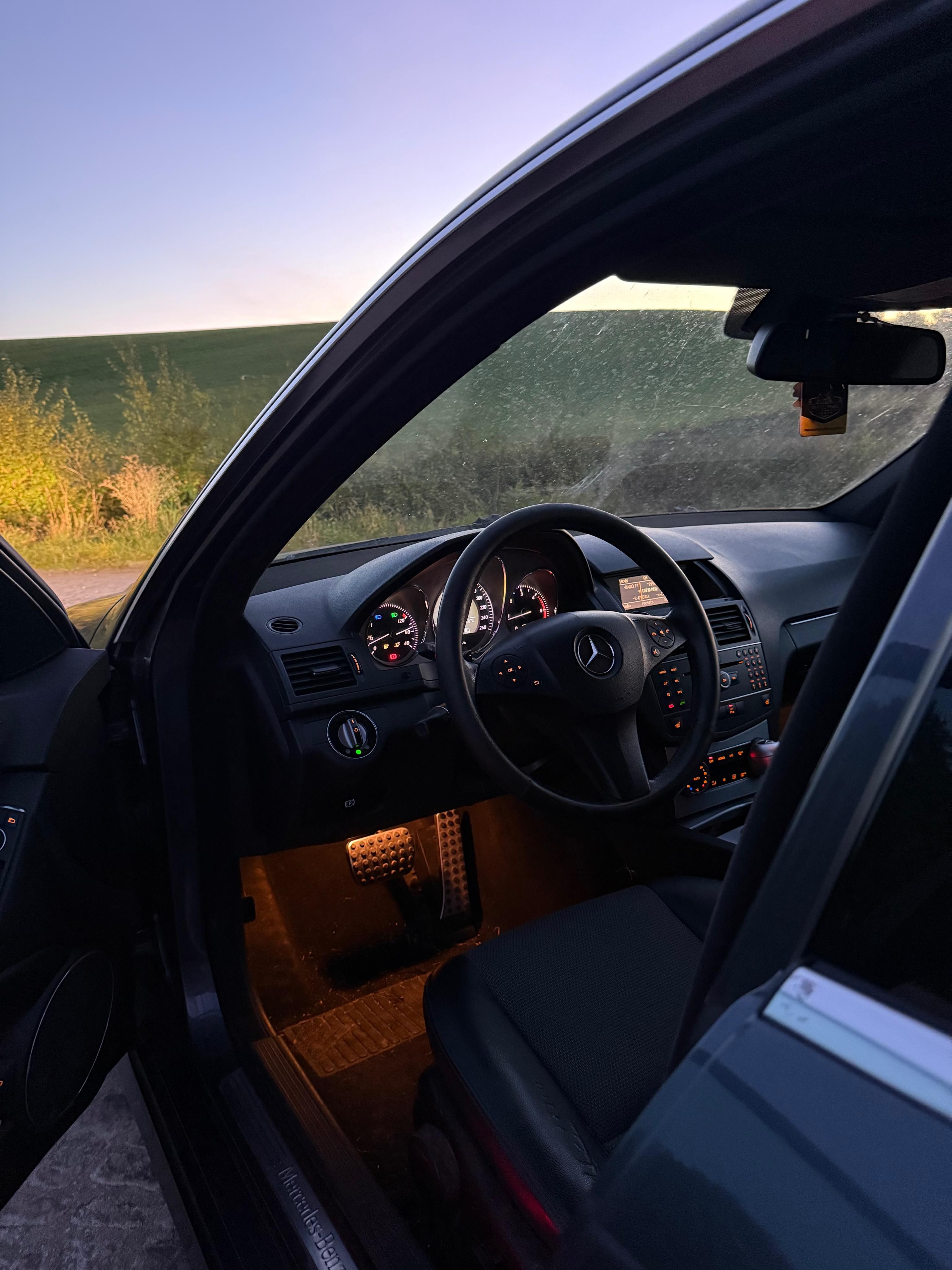 Mercedes-Benz Třídy C, Mercedes C220 W204 - fotka 4