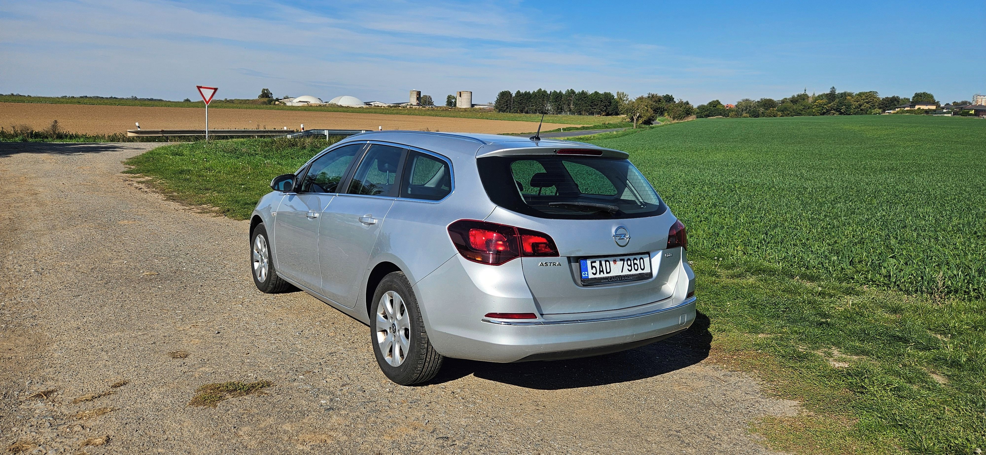 Opel Astra, Opel Astra J, 1,6 CDTI,81kw - fotka 5