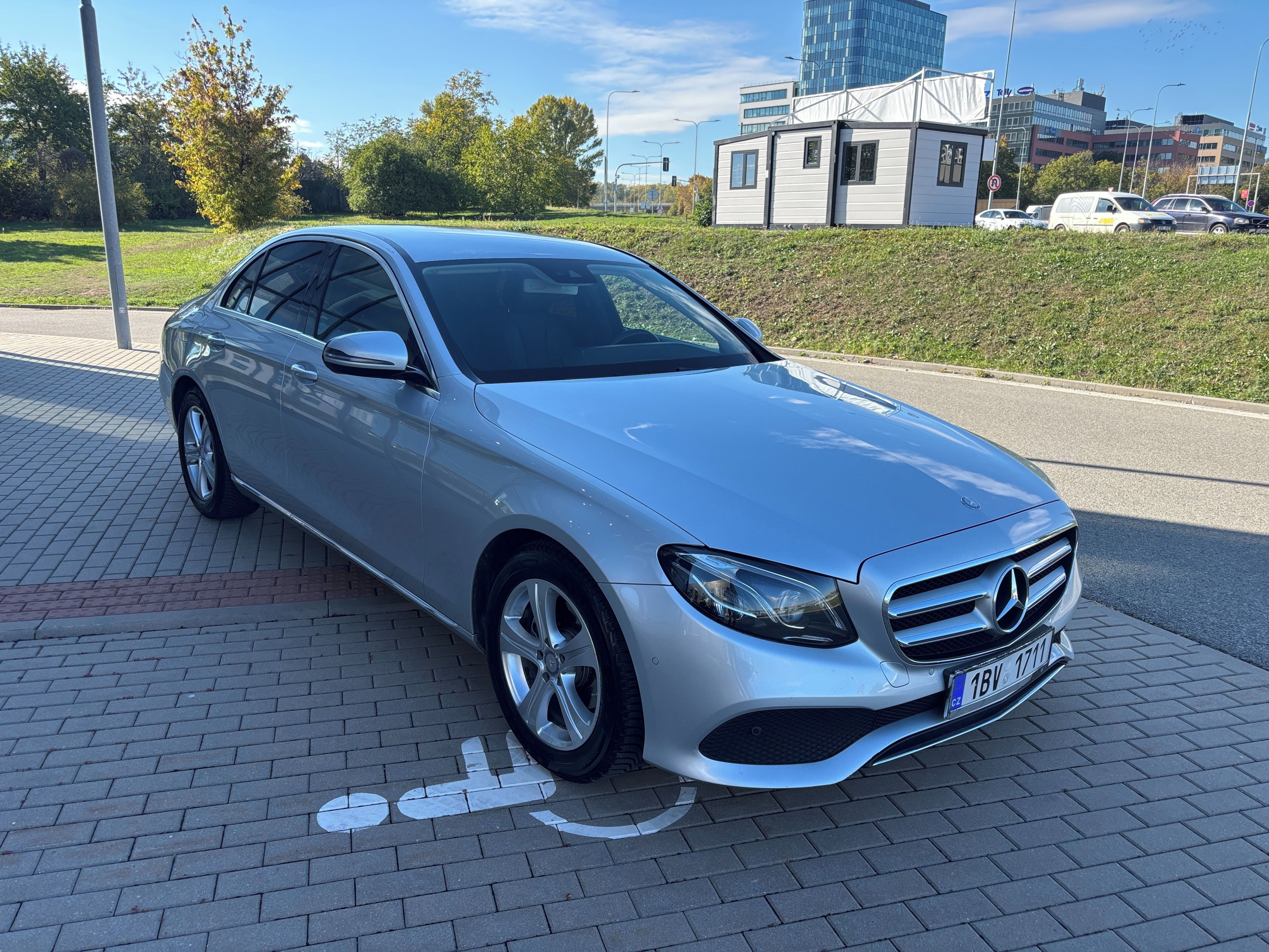 Mercedes-Benz Třídy E, 220D 143kW 1 Majitel Avangarde - fotka 4