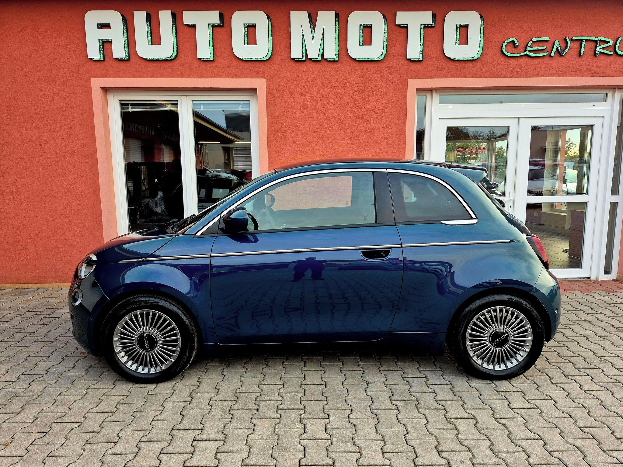 Fiat 500E, 42kwh 87KW DRIVE (odpočet dph - fotka 2