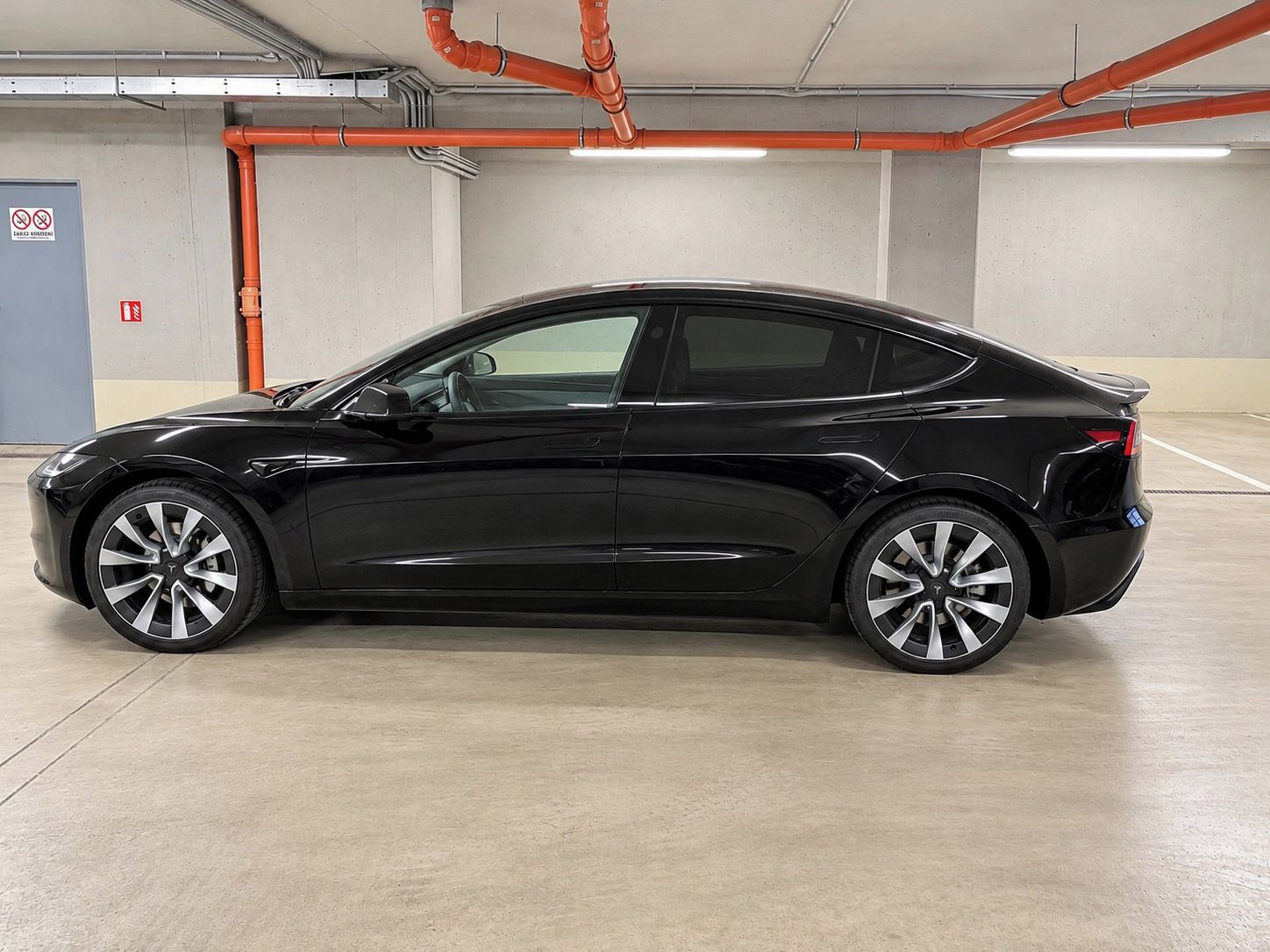 Tesla Model 3, Highland RWD, 22 000 km - fotka 3
