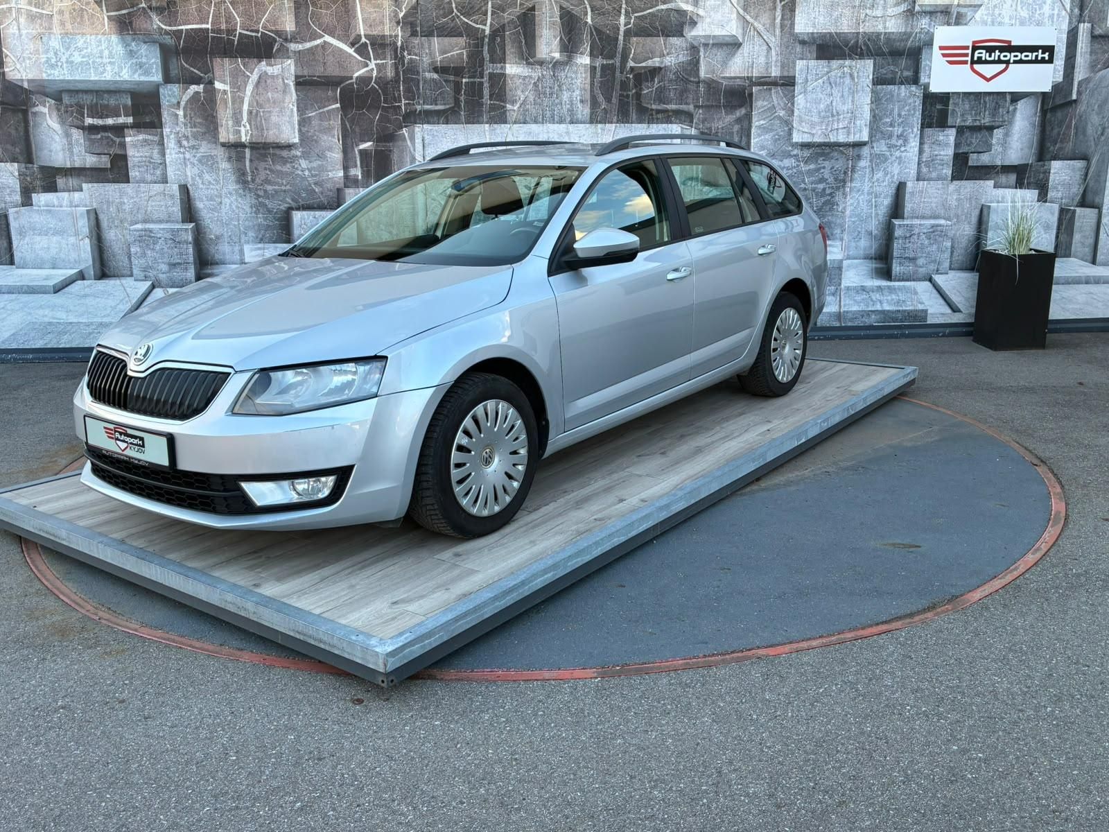 Škoda Octavia, 1.6TDi, 81KW, TEMP., VYHŘ. SED - fotka 3