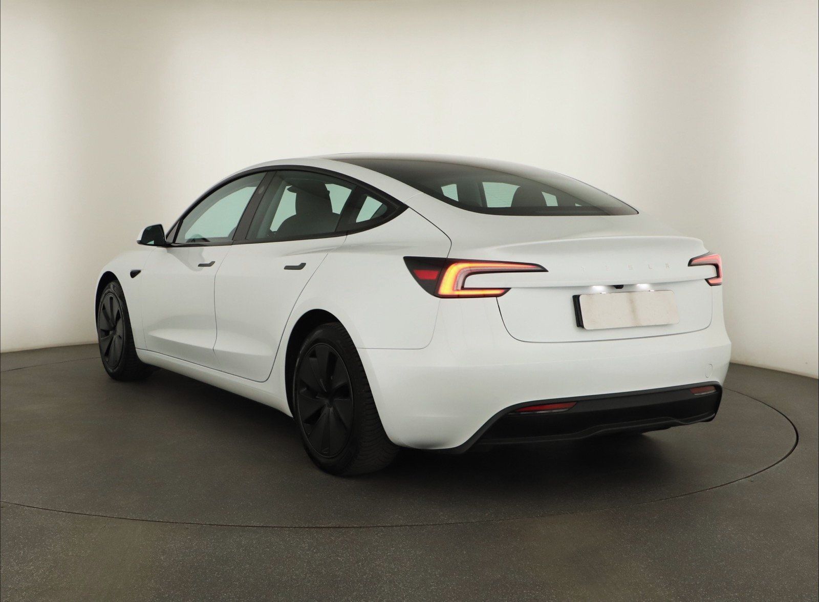 Tesla Model 3, Standard Range LFP, SoH 95% - fotka 4