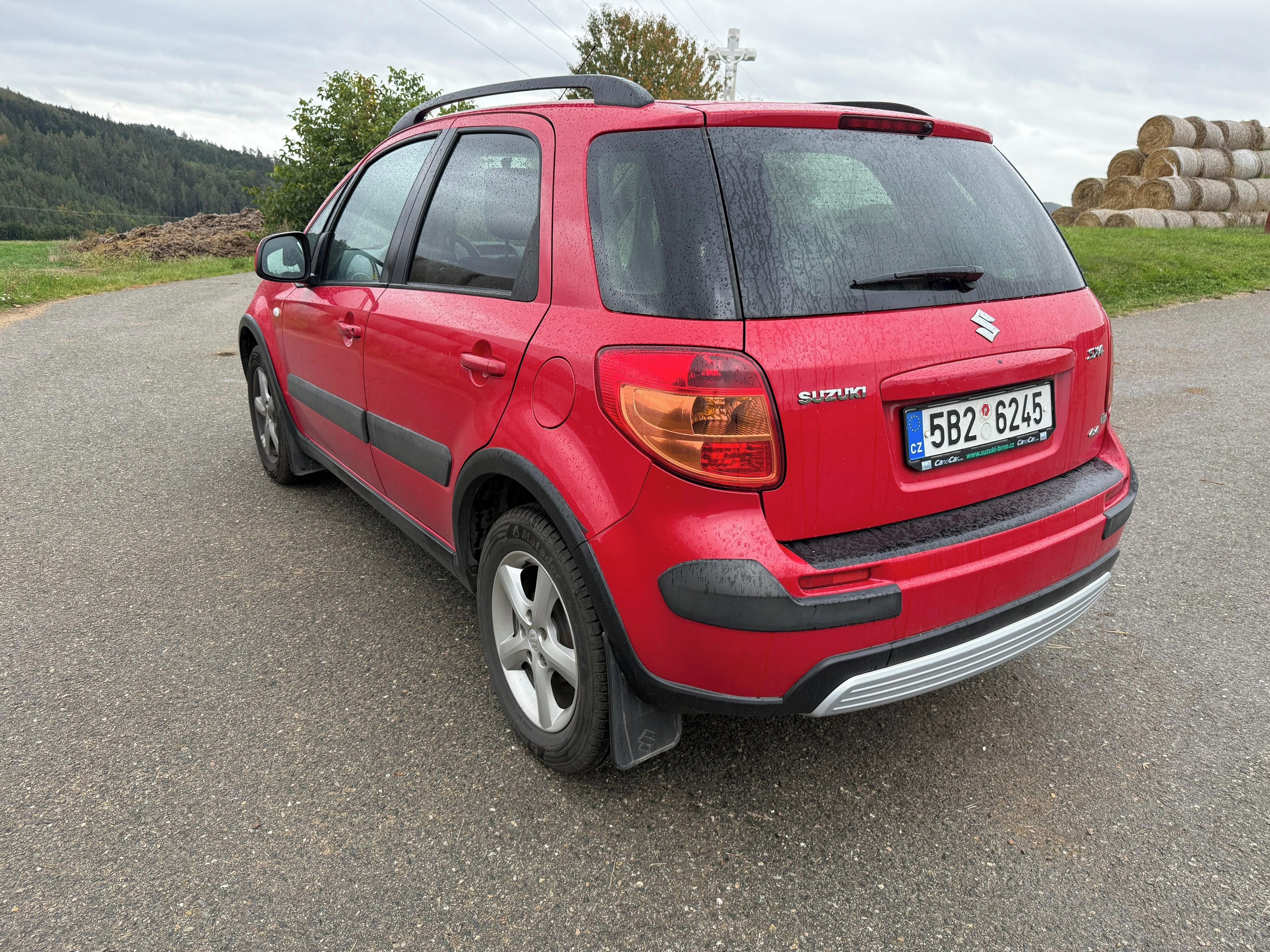 Suzuki SX4, 1,6 Benzín, 4x4, druhý majitel - fotka 3