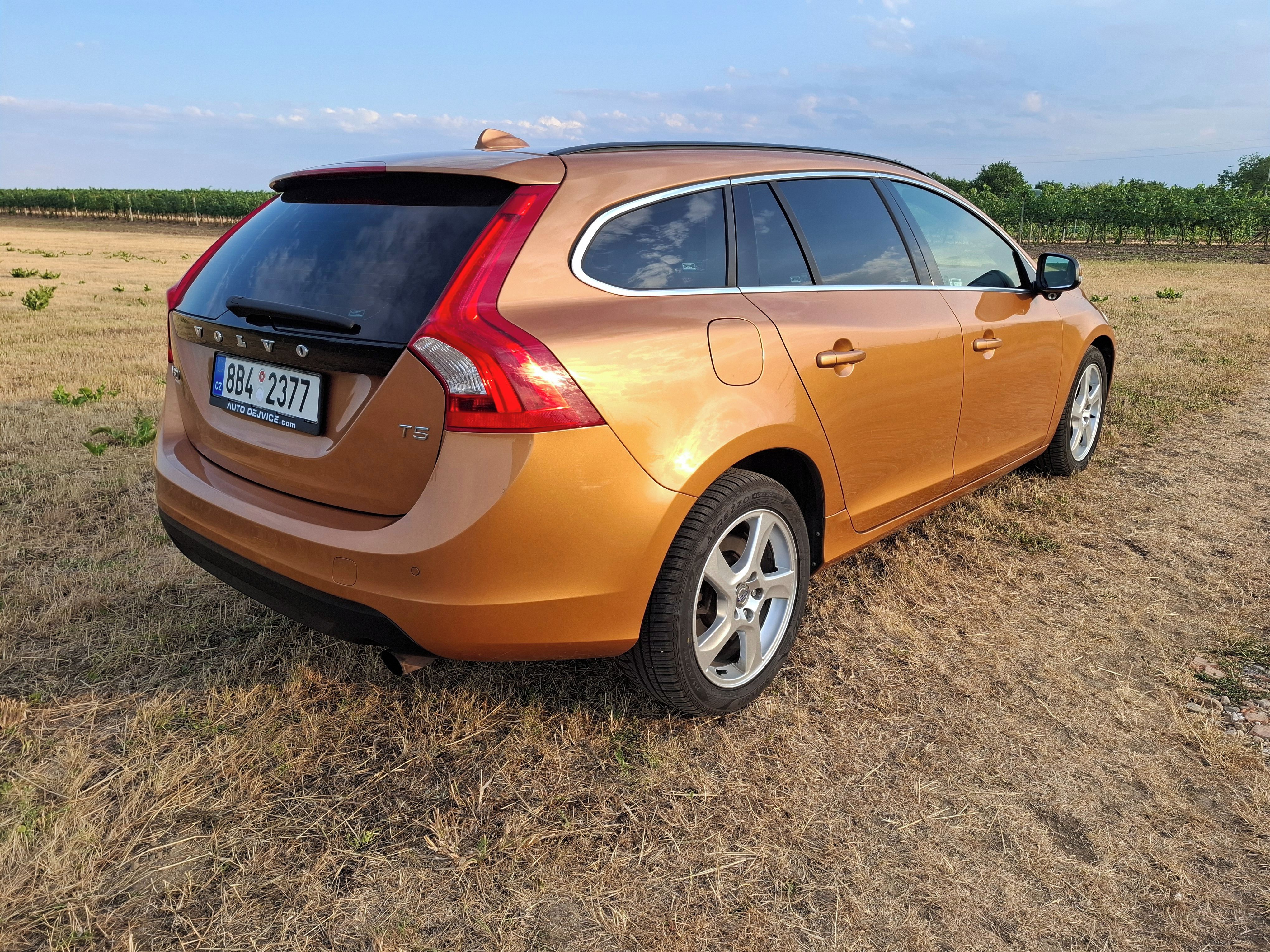 Volvo V60, V60 T5 240k adaptivní tempomat