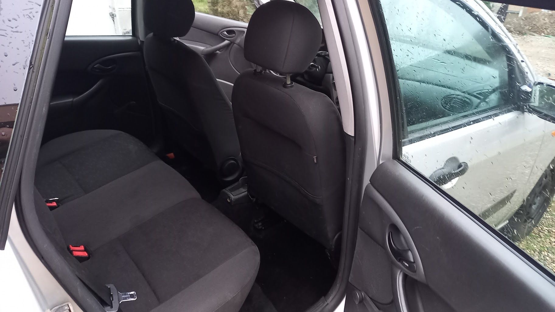 Ford Focus, 1.6 benzín, zánovní STK - fotka 5