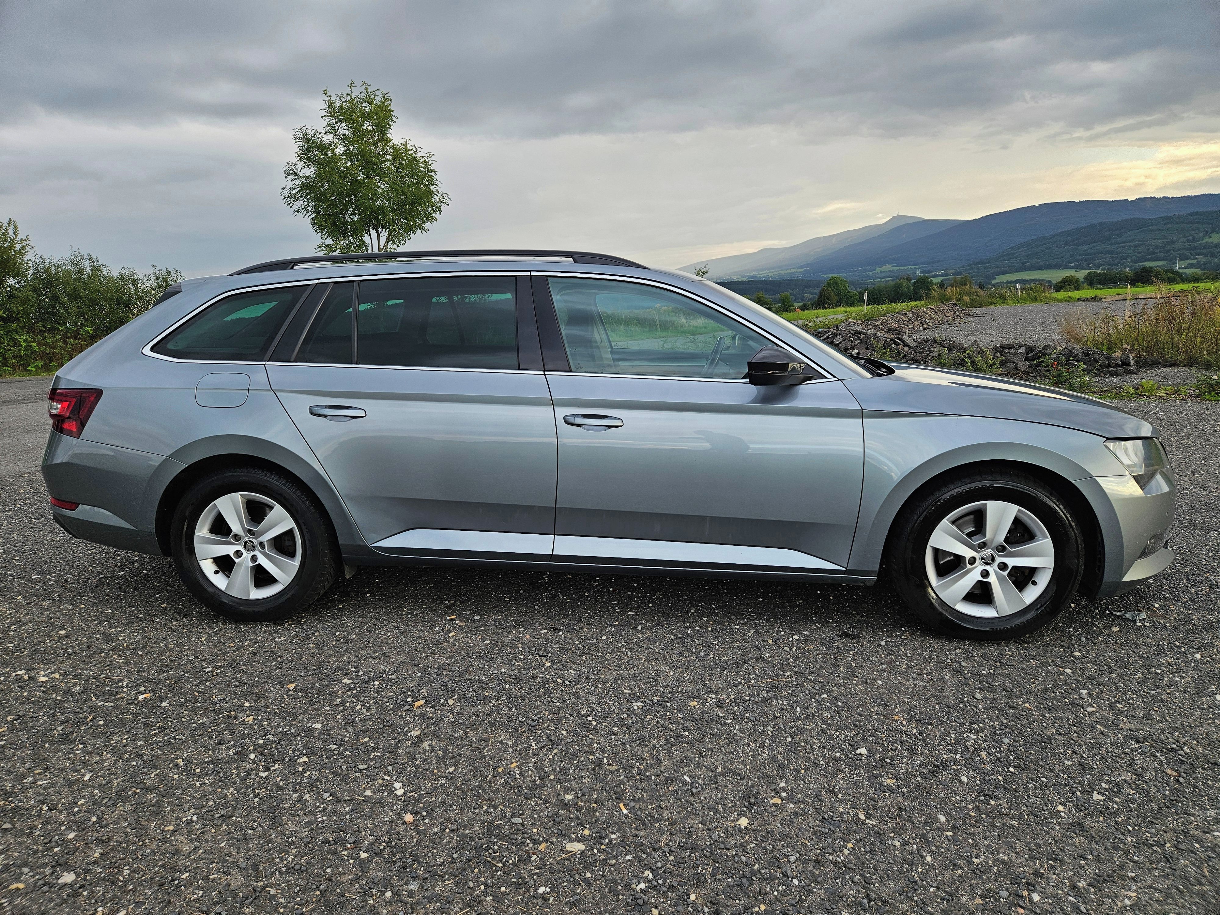 Škoda Superb, 1.6 TDi DSG - fotka 3