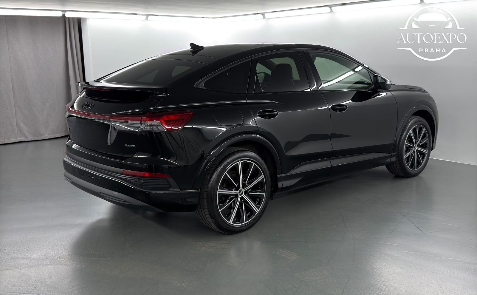 Audi Q4 e-tron, Q4 55 Sportback S-Line * - fotka 4