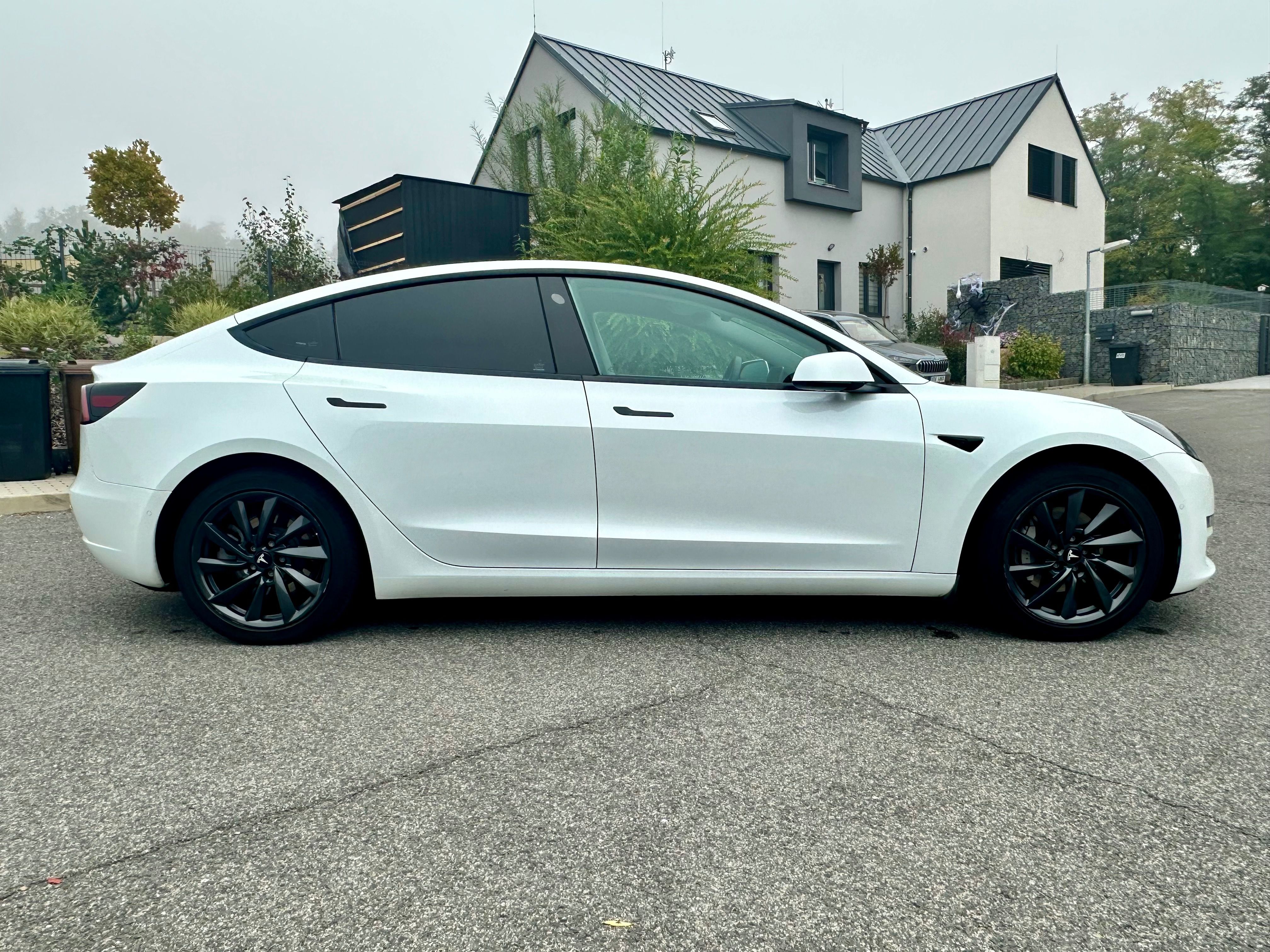 Tesla Model 3, Long Range AWD • - fotka 5