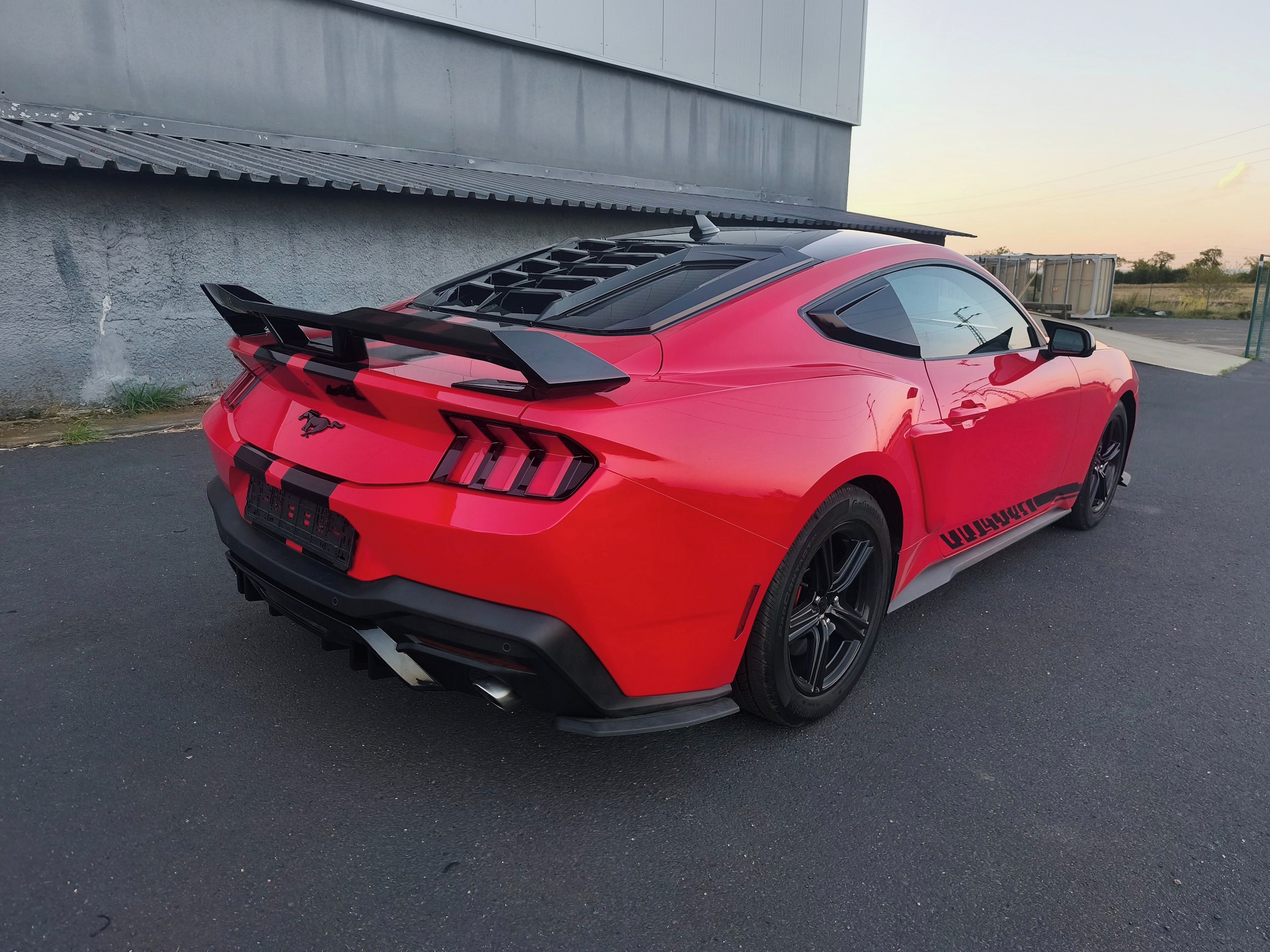Ford Mustang, 2.3T Nový Model - fotka 5