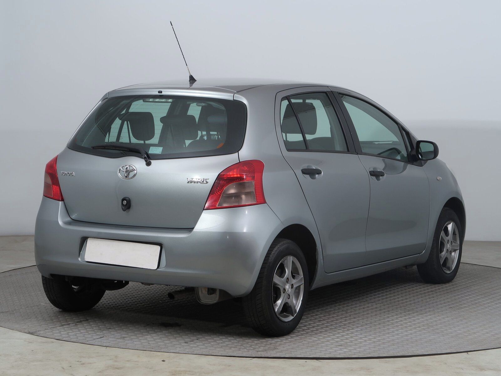 Toyota Yaris, 1.0 VVT-i, plně pojízdný - fotka 5