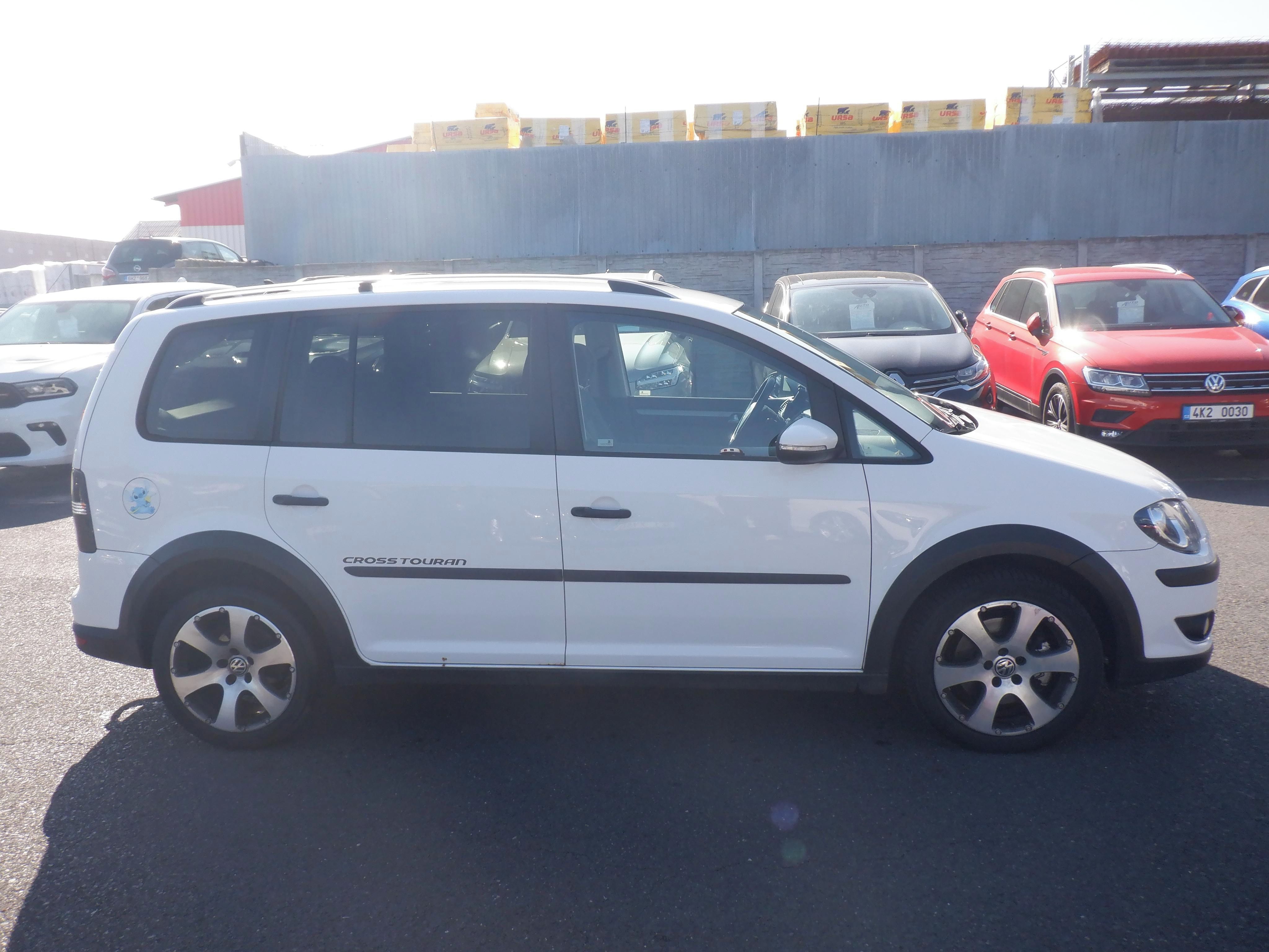 Volkswagen Touran, 2.0 TDI Cross Tourer 125kW - fotka 4