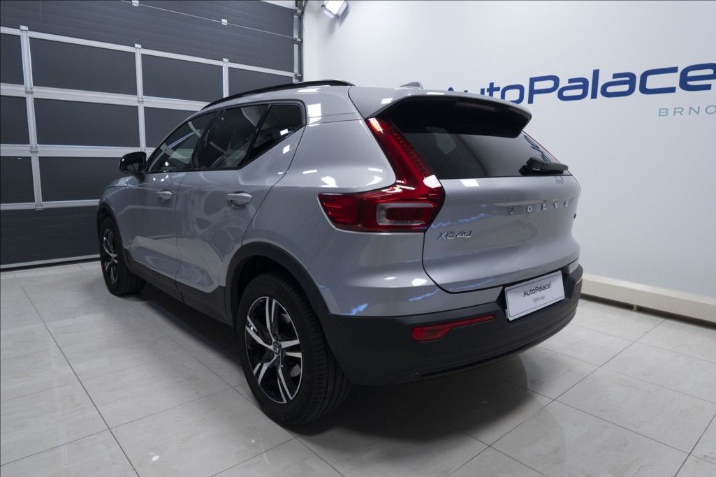 Volvo XC40, 2,0 B3 NAVI KAMERA 360° TAŽNÉ - fotka 6