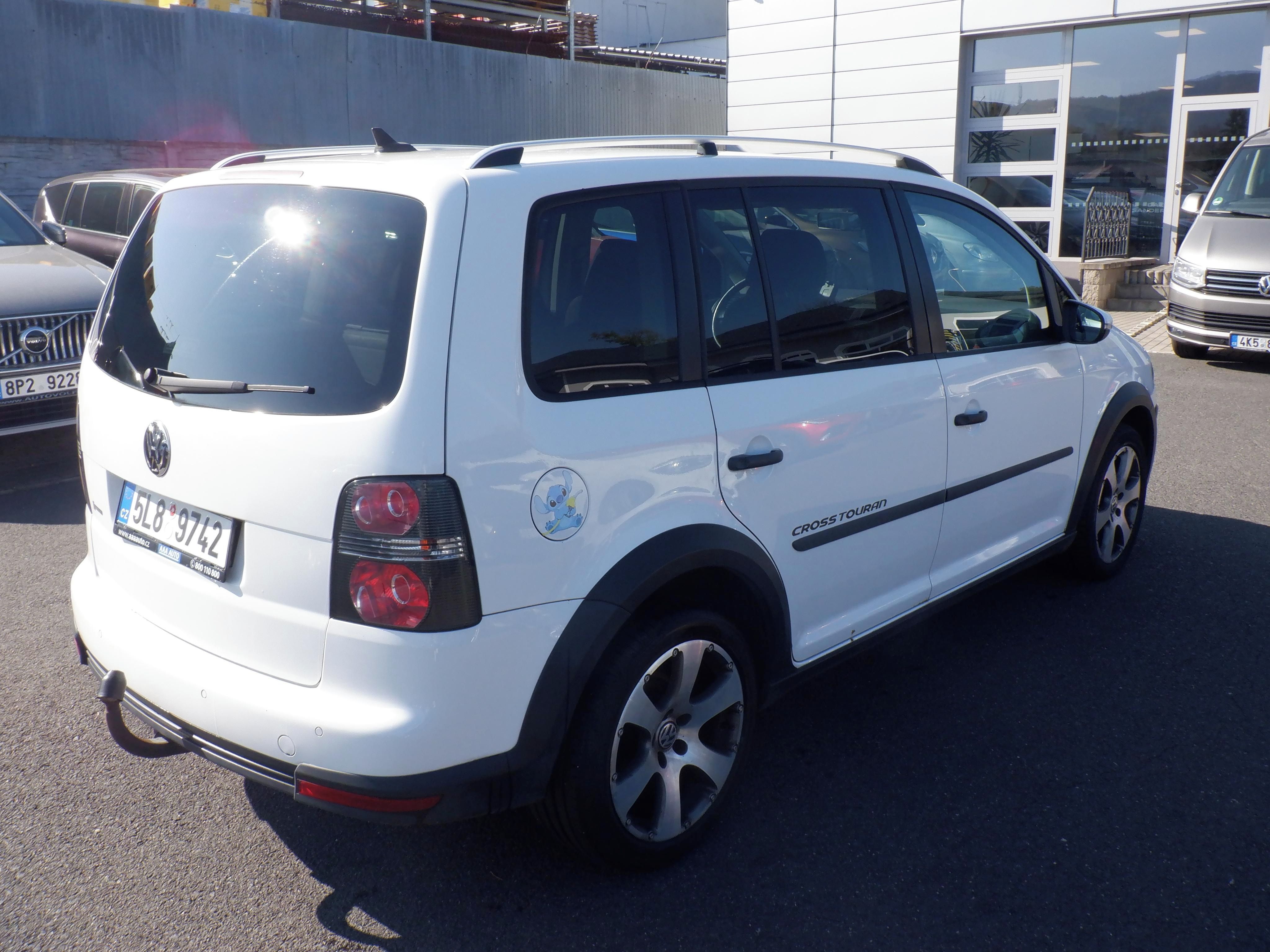 Volkswagen Touran, 2.0 TDI Cross Tourer 125kW - fotka 5