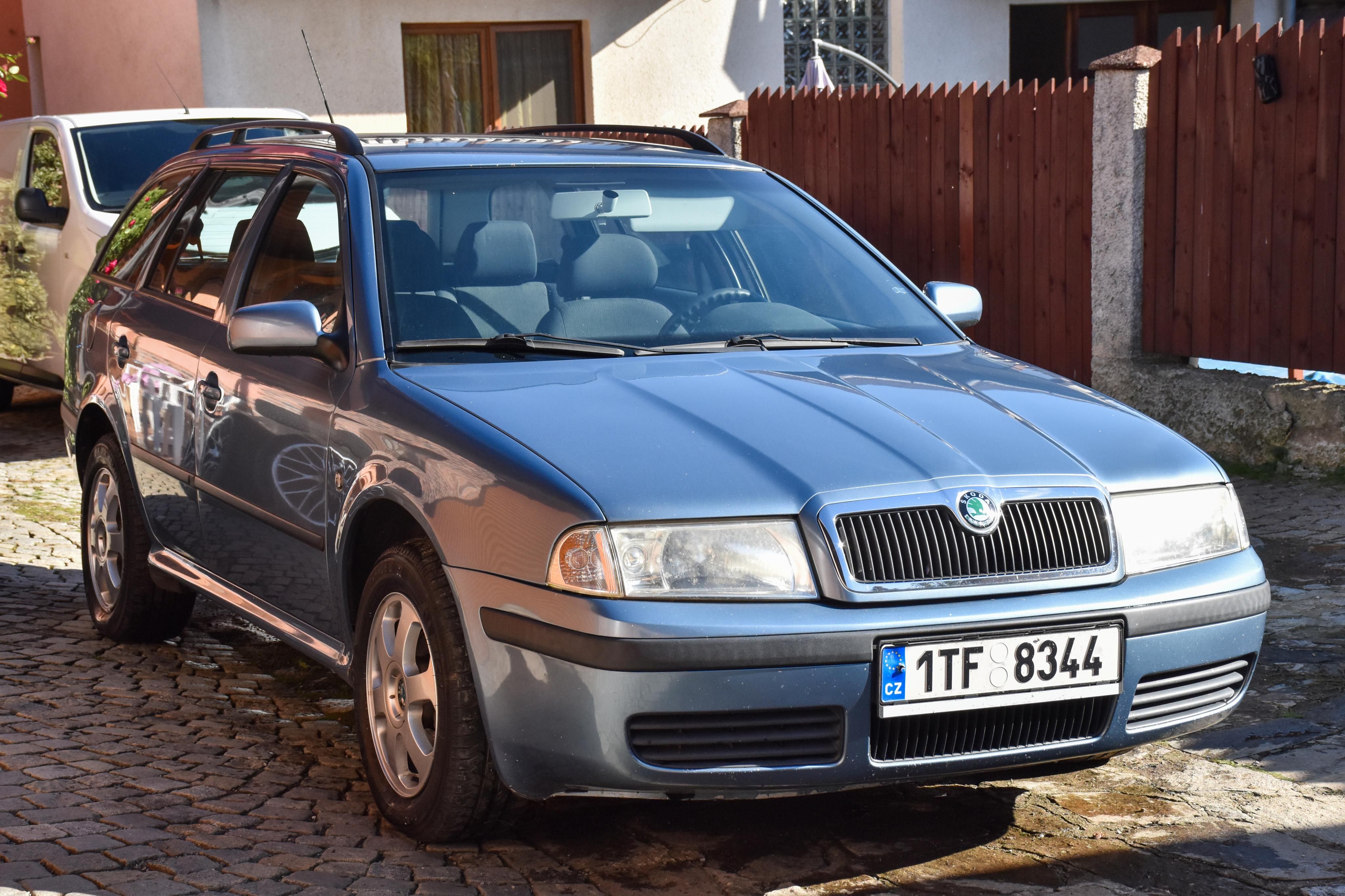 Škoda Octavia, 1.6 MPI Tour climatronic - fotka 2