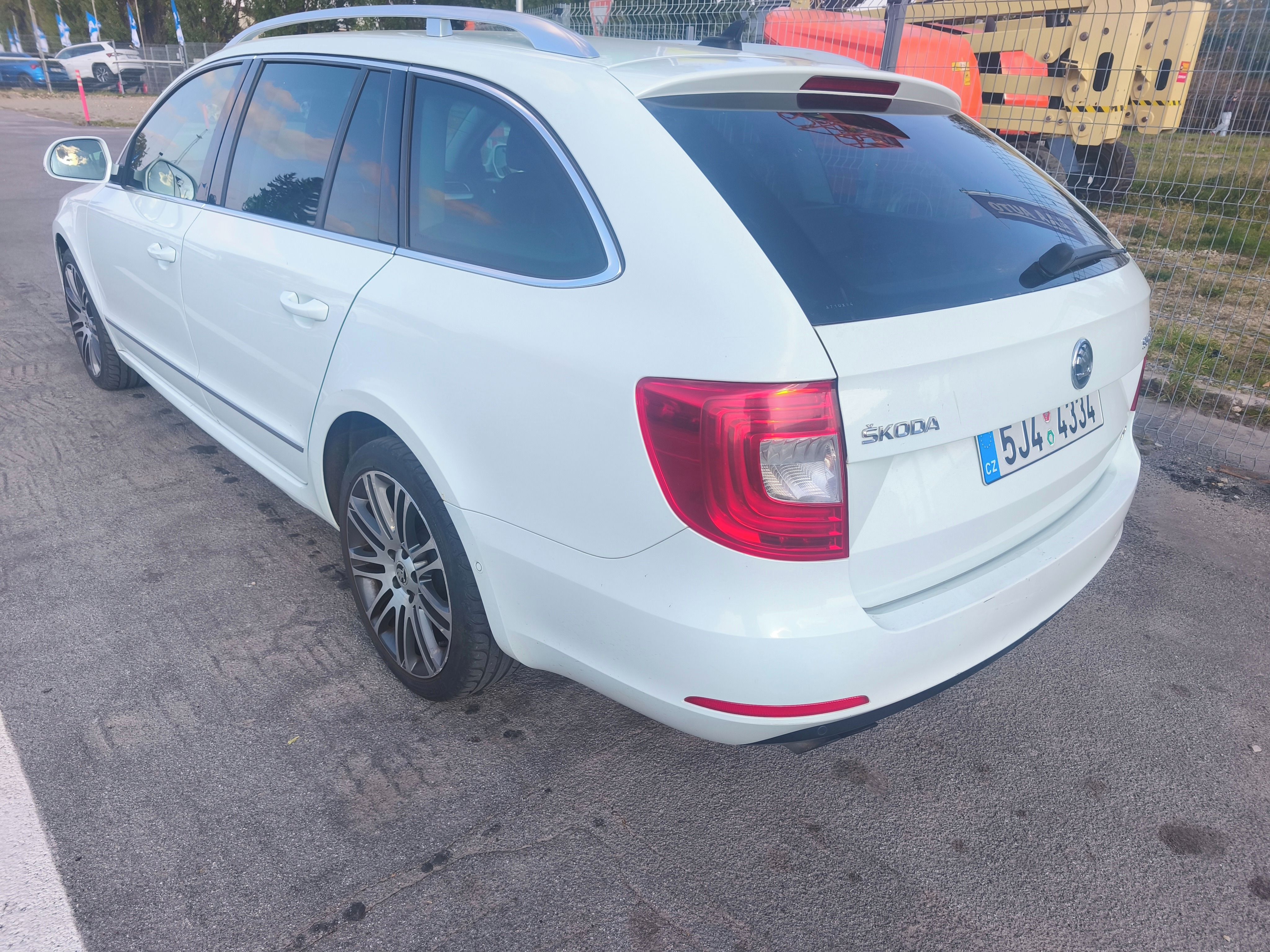 Škoda Superb - fotka 5