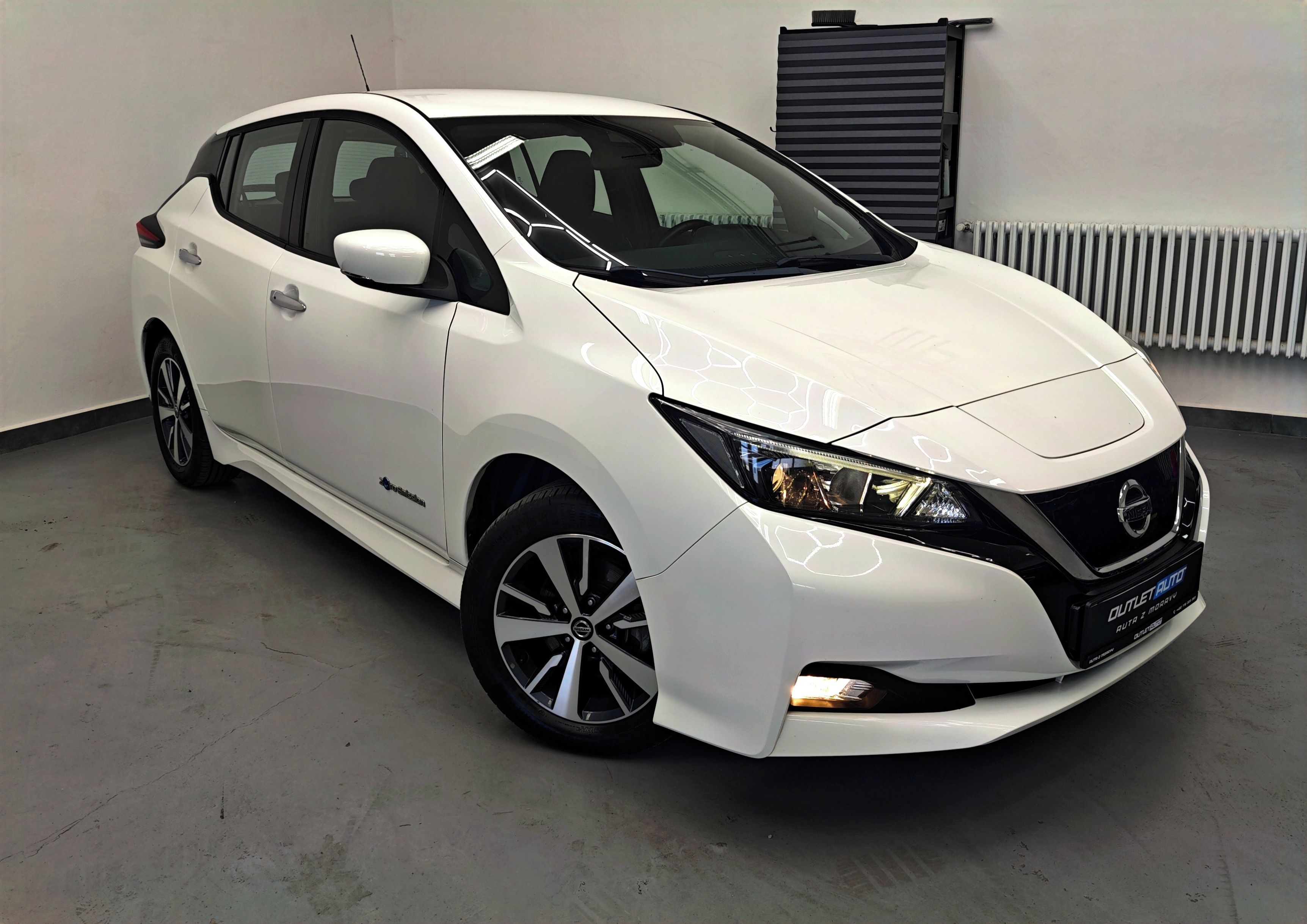 Nissan LEAF, ACENTA,40KWh,110kw,SOH 90%,DPH - fotka 4