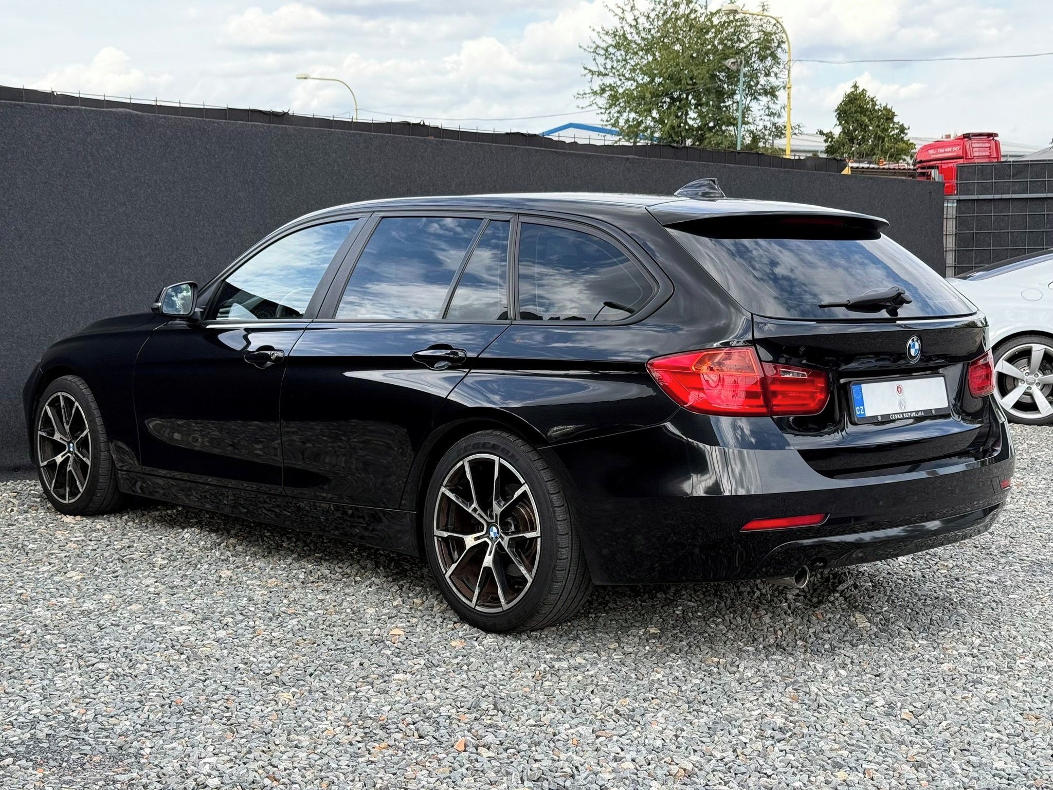 BMW Řada 3, 318d 100kW Touring | manuál - fotka 6