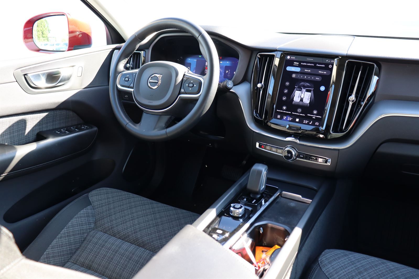 Volvo XC60, B4 2.0 FWD Core Mild-Hybrid - fotka 5