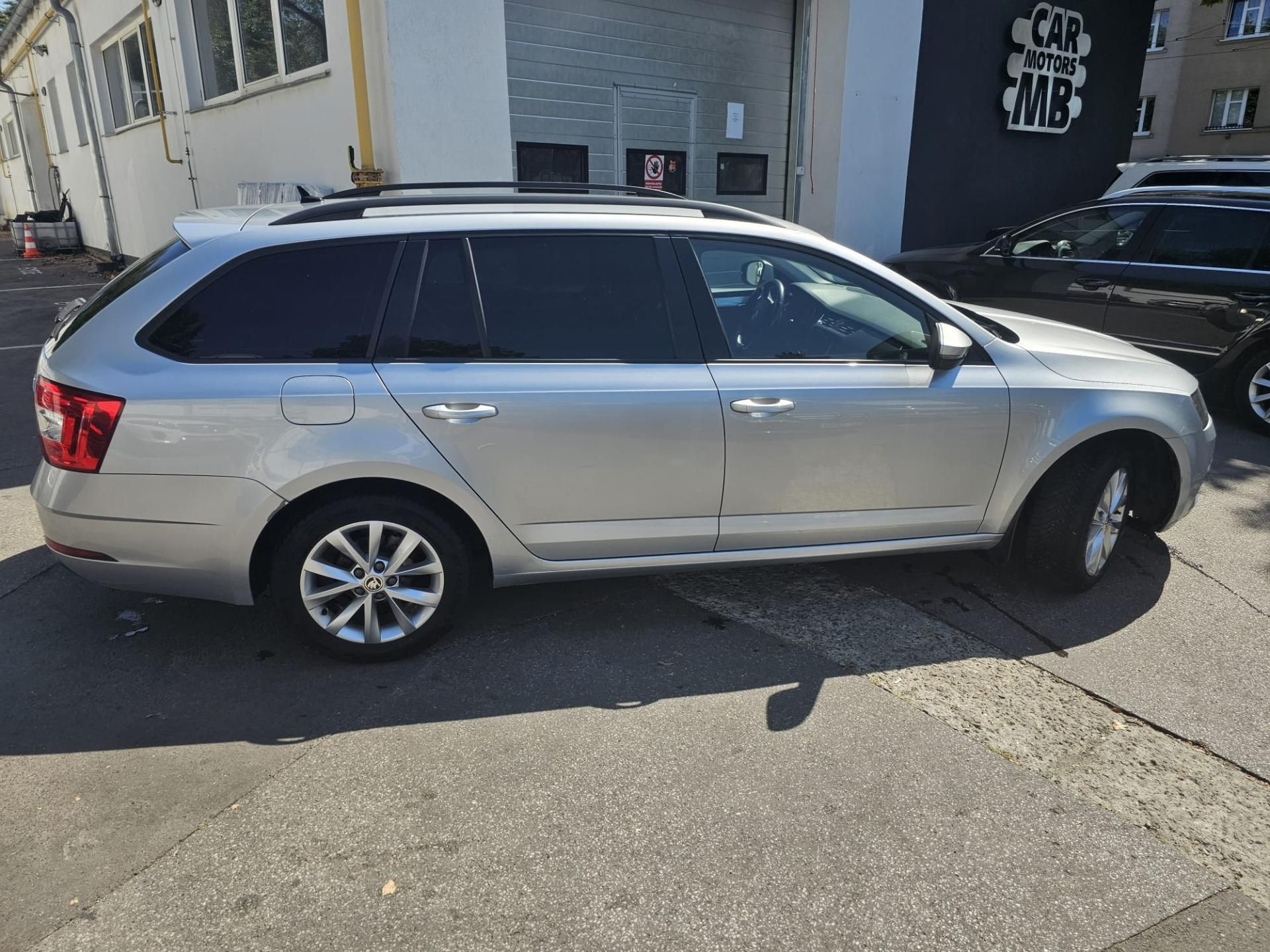 Škoda Octavia, 2.0TDI 110kW DSG kombi - fotka 5