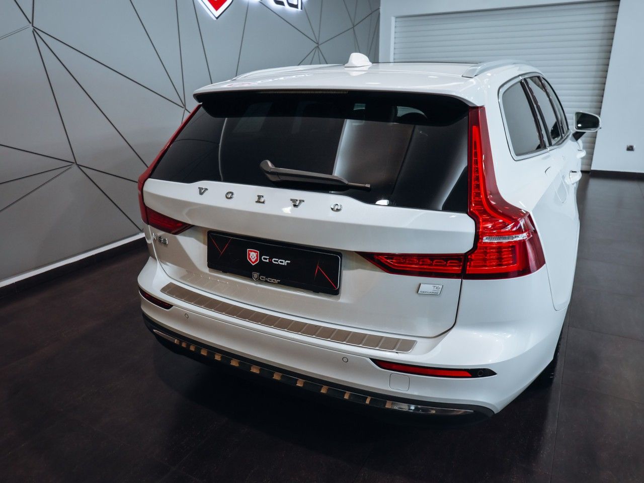 Volvo V60, T6 AWD Recharge Inscription - fotka 6