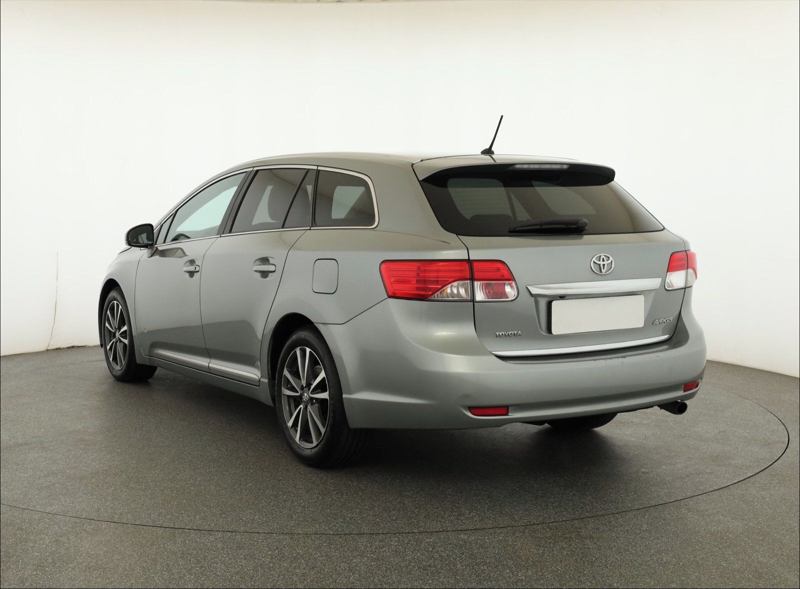Toyota Avensis, 2.2 D-4D, Automat, Navi - fotka 4