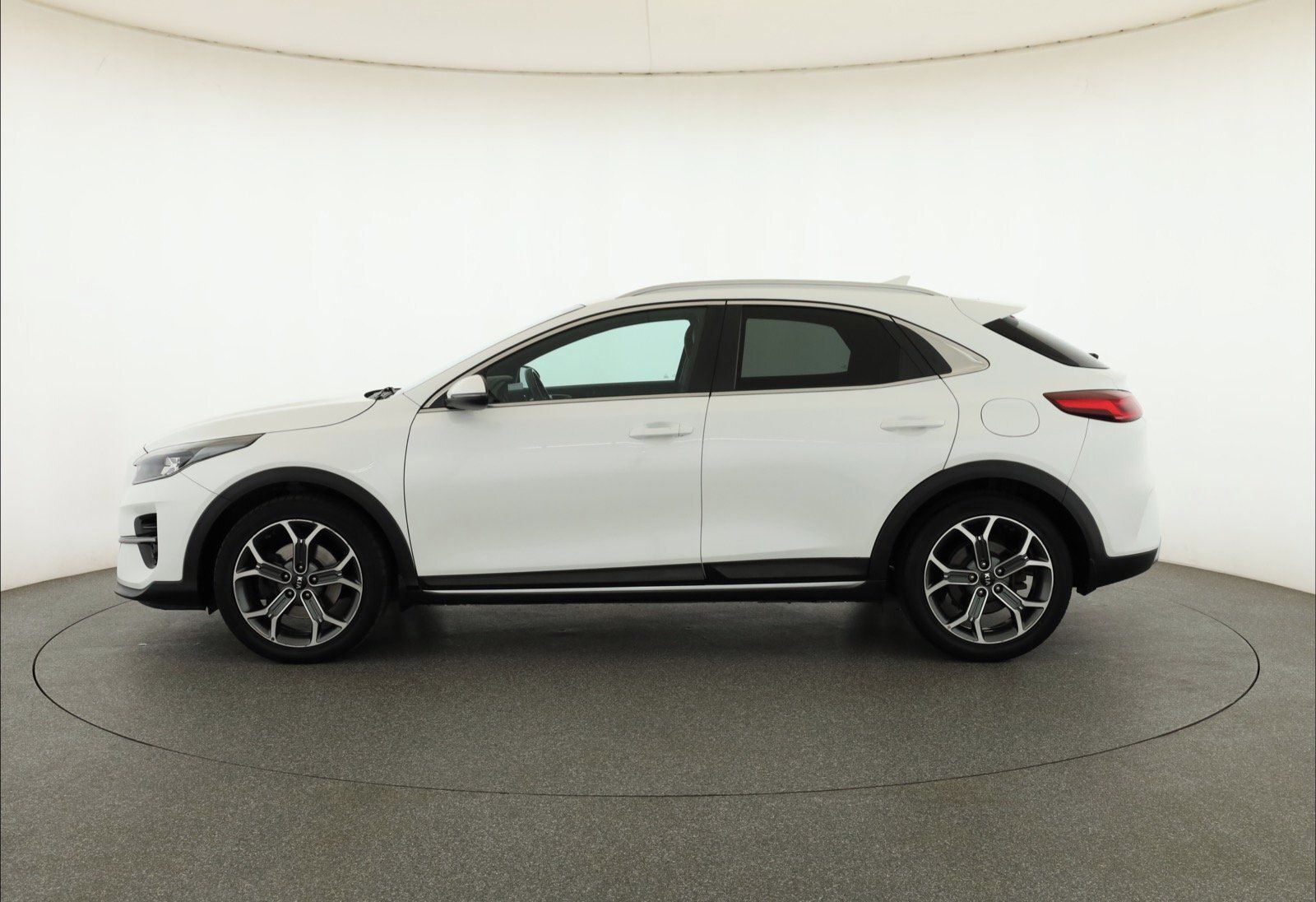 Kia XCee´d, 1.4 T-GDI, Automat, Serv.kniha - fotka 3