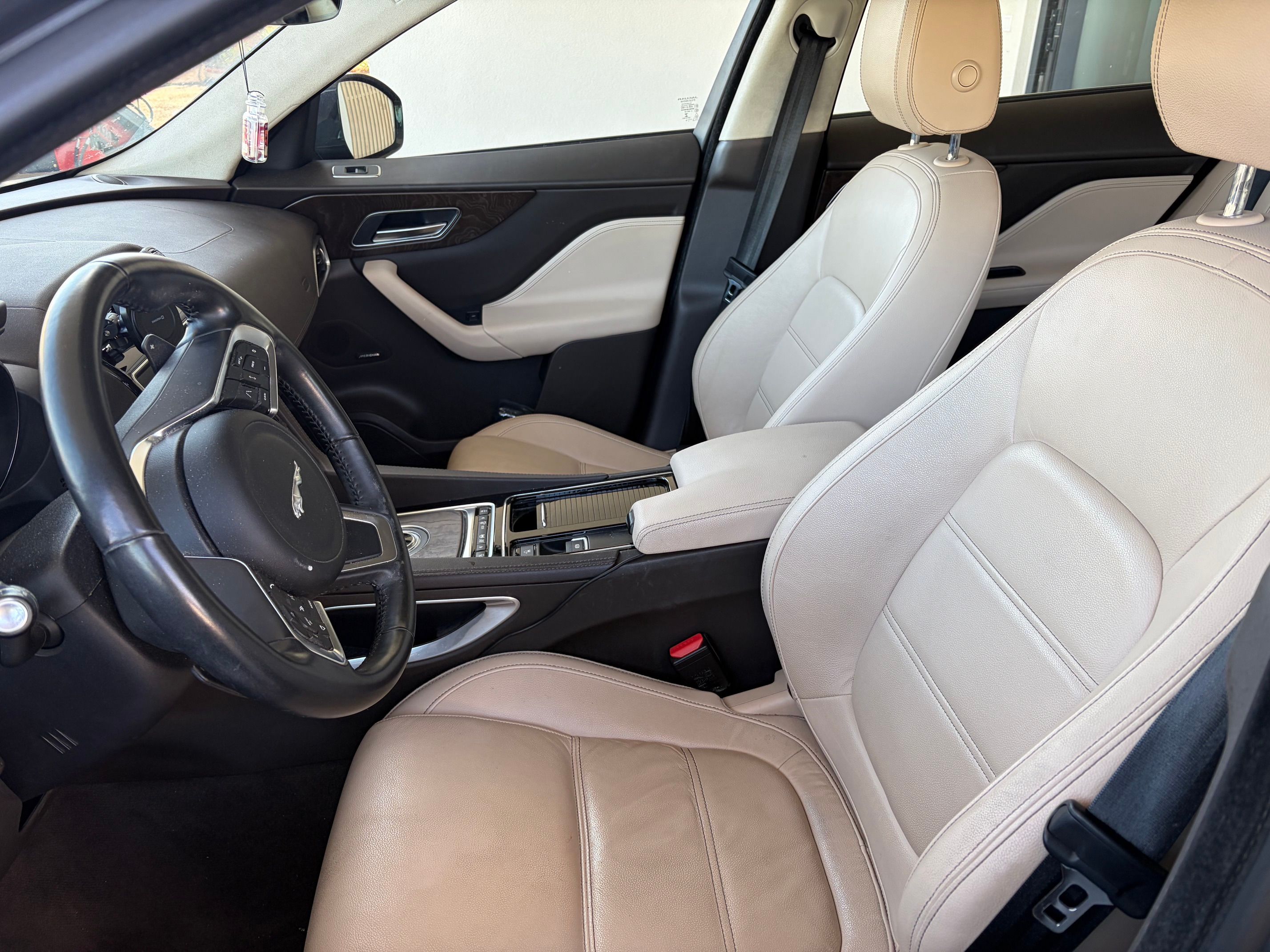 Jaguar F-Pace, 20d 4x4 | 1.majitel | 95000 km - fotka 6