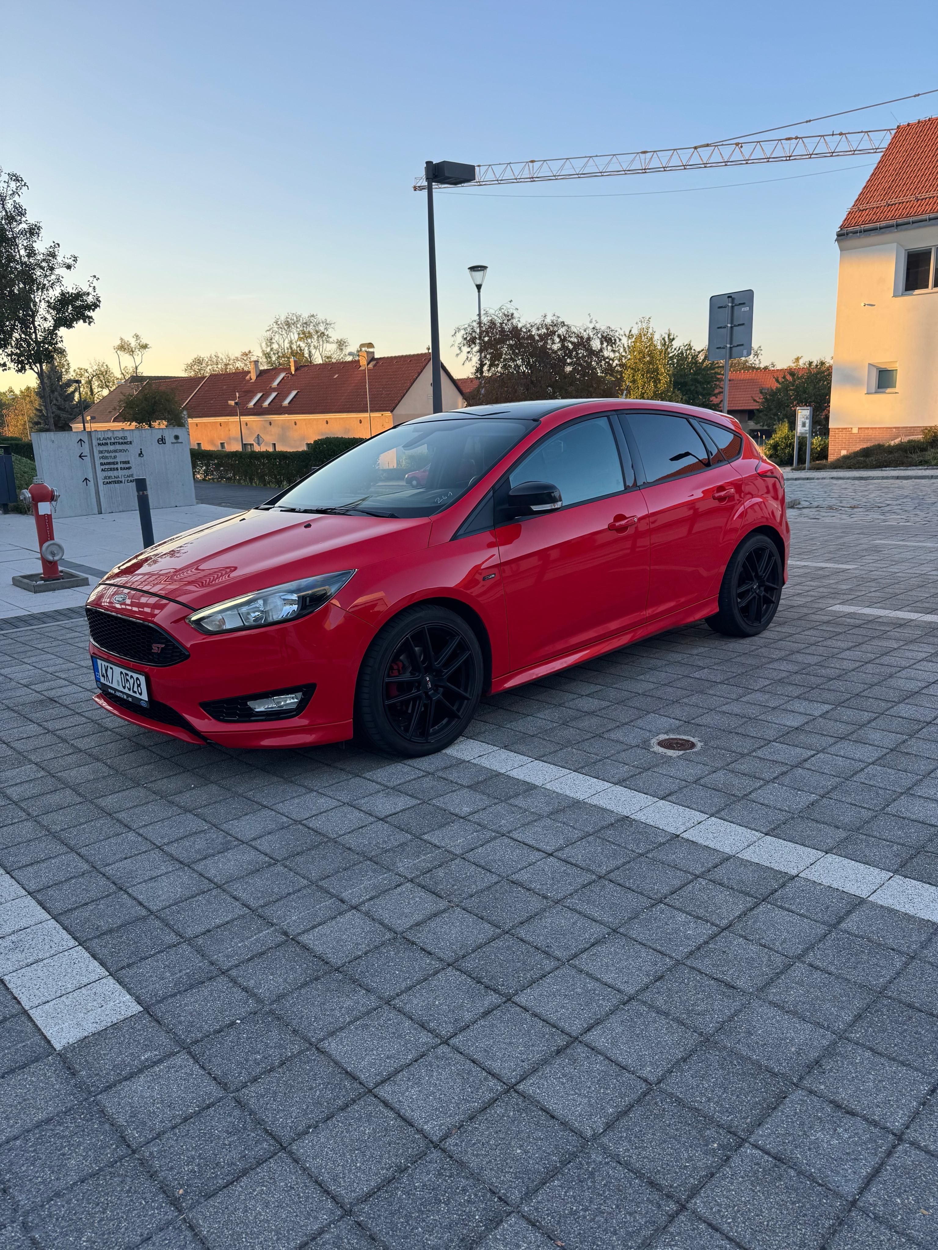 Ford Focus, 1.0 ecobust ST-line - fotka 2