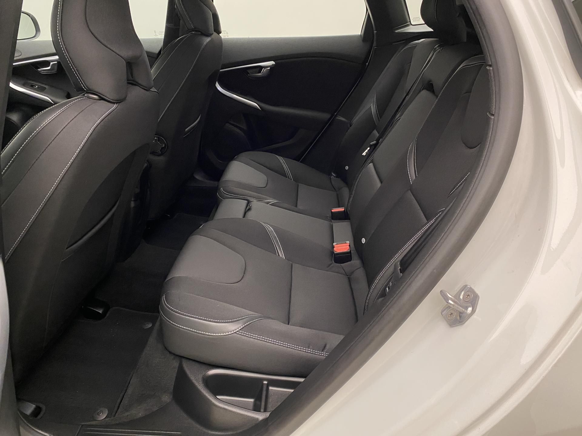 Volvo V40, T2 MOMENTUM AUT - fotka 5