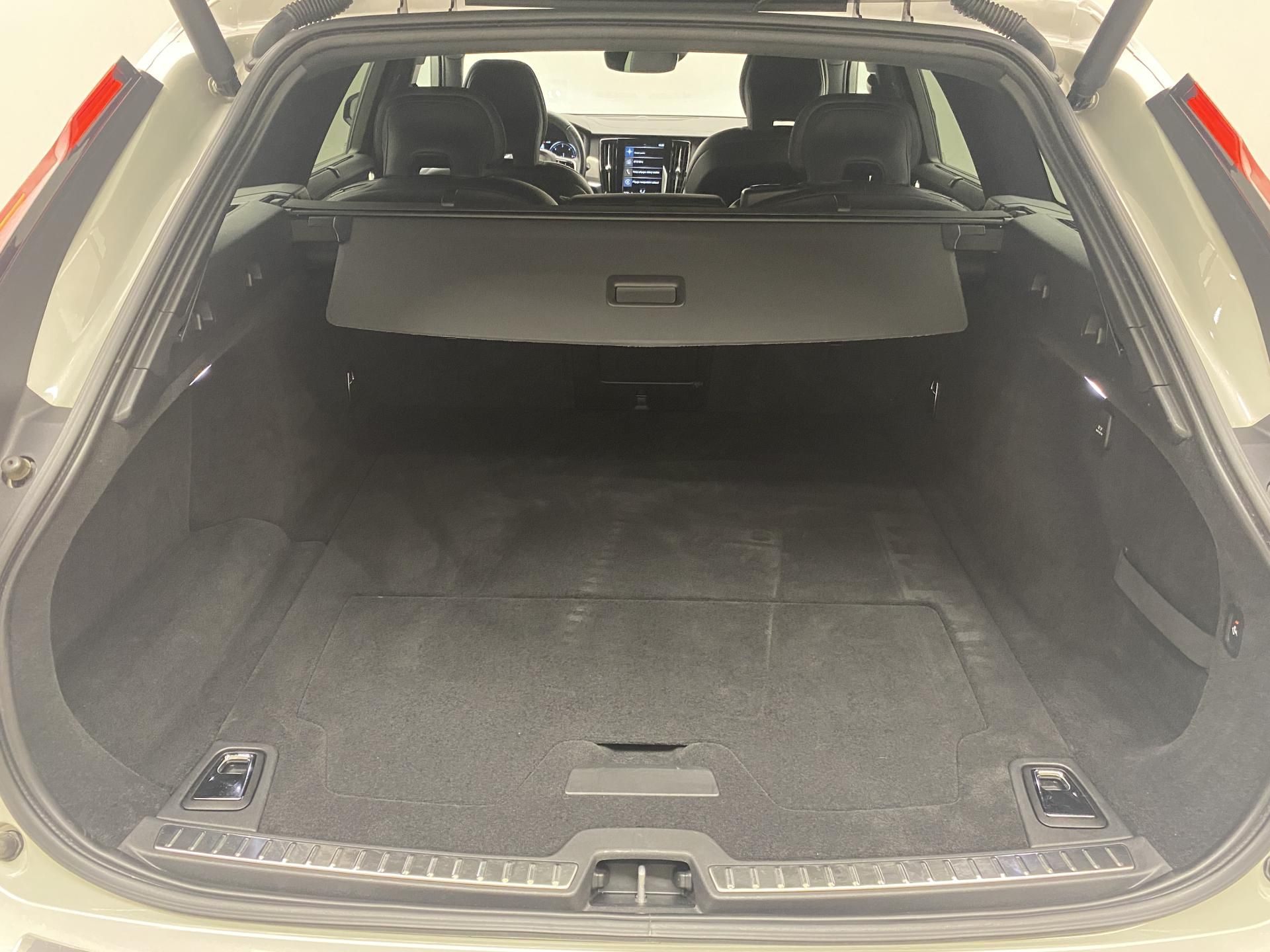 Volvo V90, B5 AWD R-DESIGN AUT CZ - fotka 6