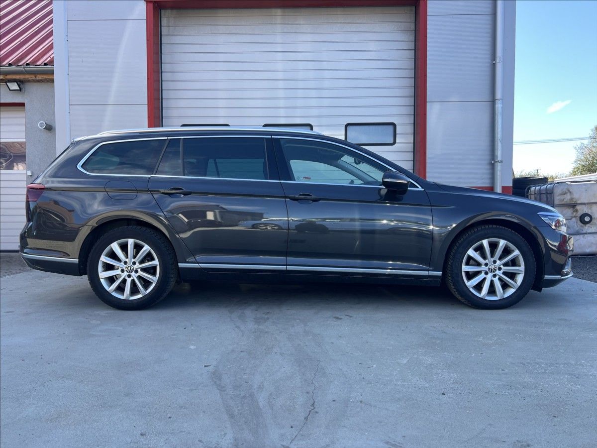 Volkswagen Passat, 2,0 TDi DSG ELEGANCE MATRIX - fotka 6