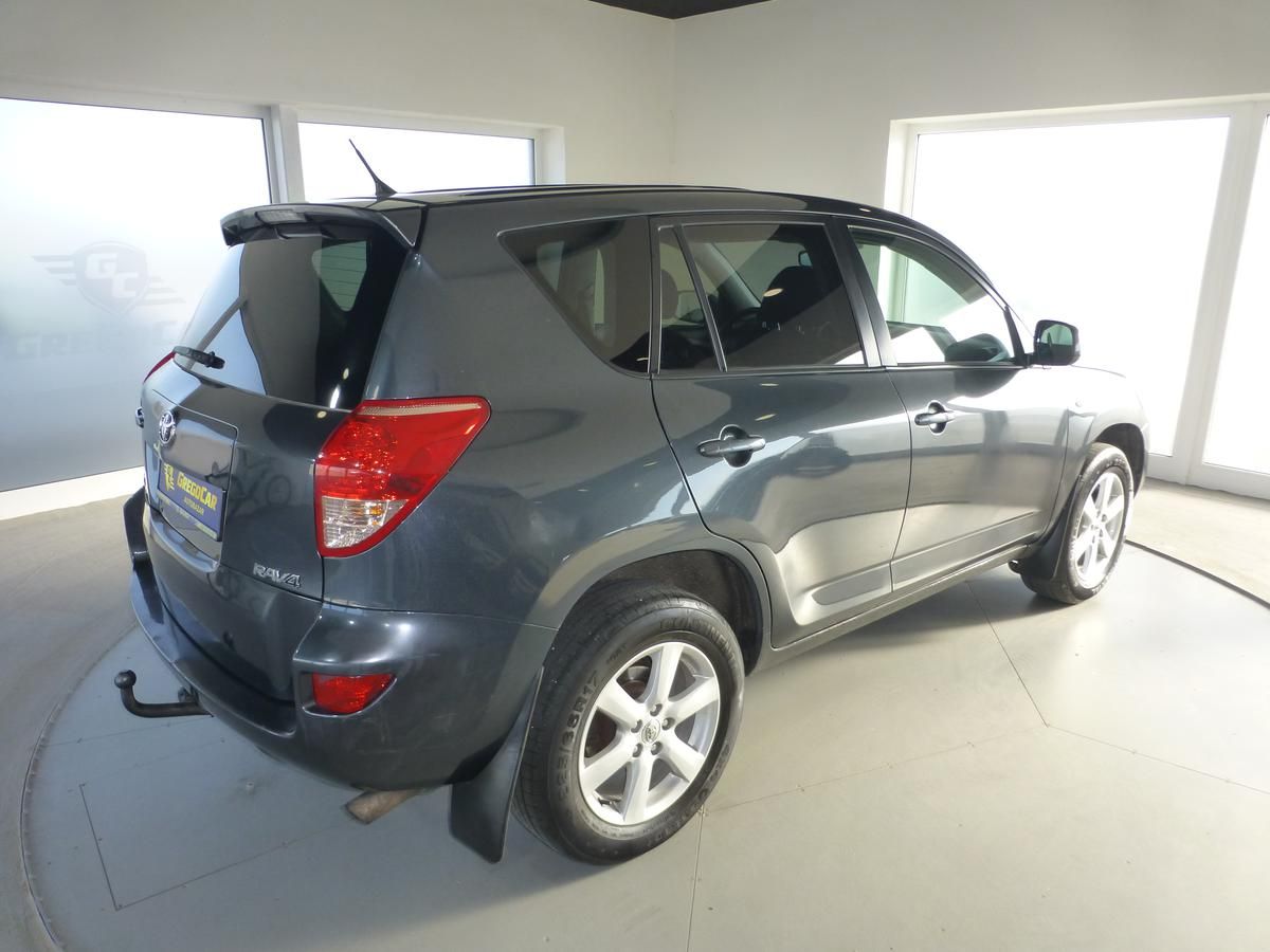 Toyota Rav4, 2,2 D-4D*ALU**TAŽNÉ**4X4 - fotka 6