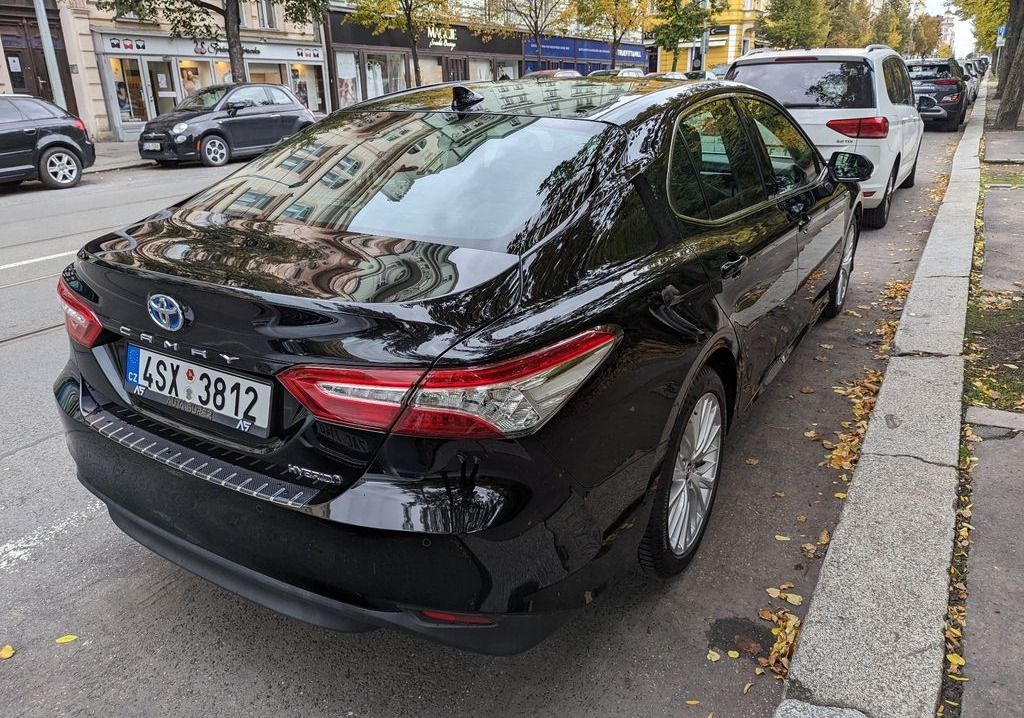 Toyota Camry, 2.5 Hybrid - fotka 4
