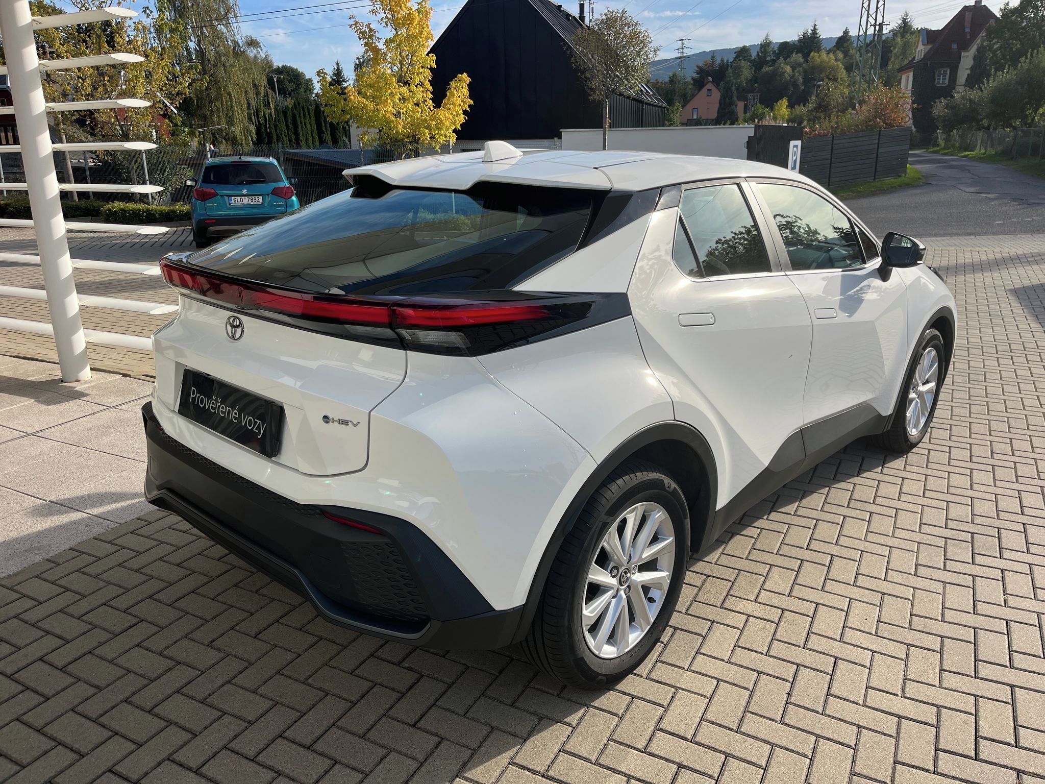 Toyota C-HR, 1.8 Hybrid 140k e-CVT Comfort - fotka 6