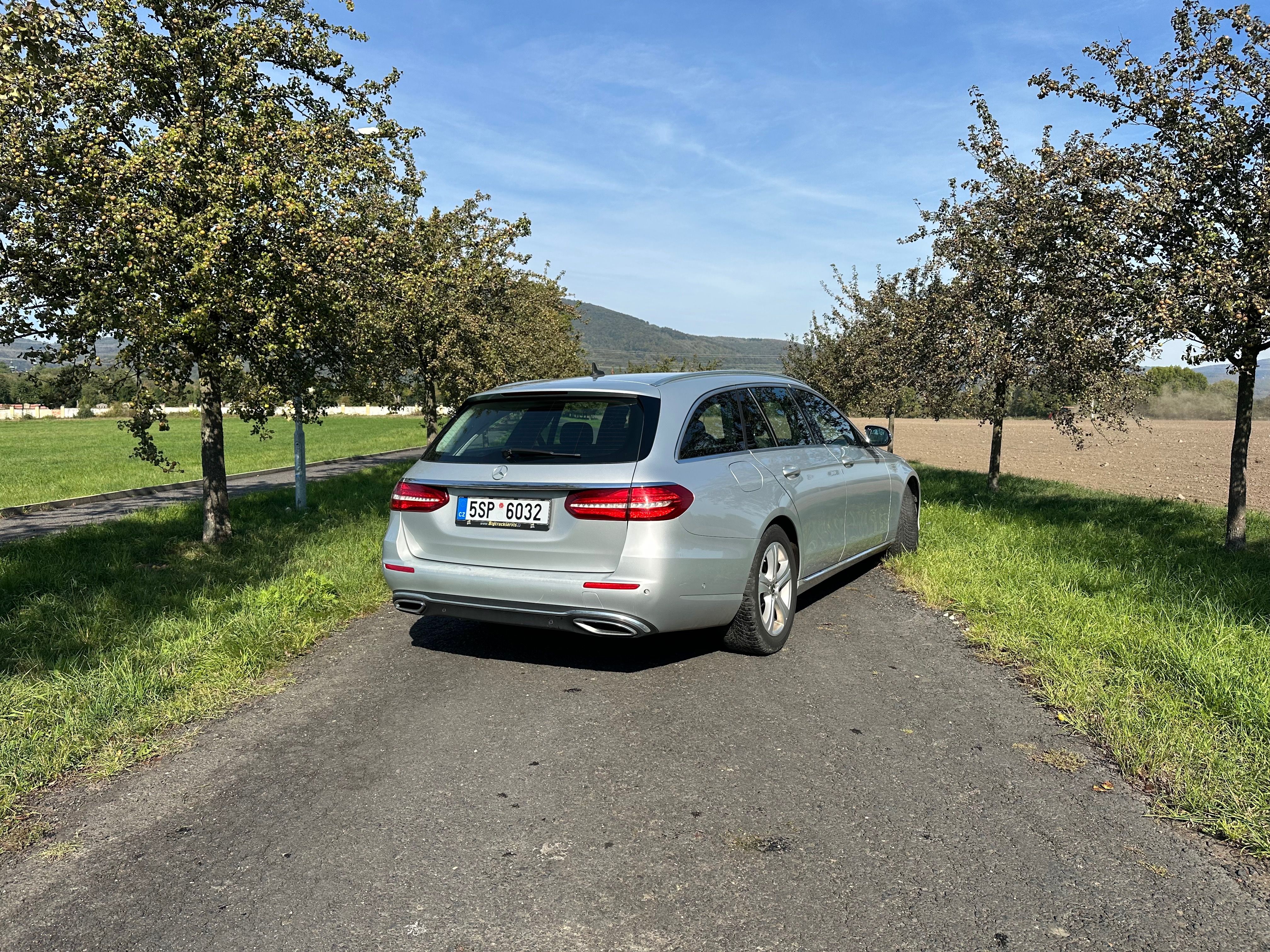 Mercedes-Benz Třídy E, 220d - fotka 3