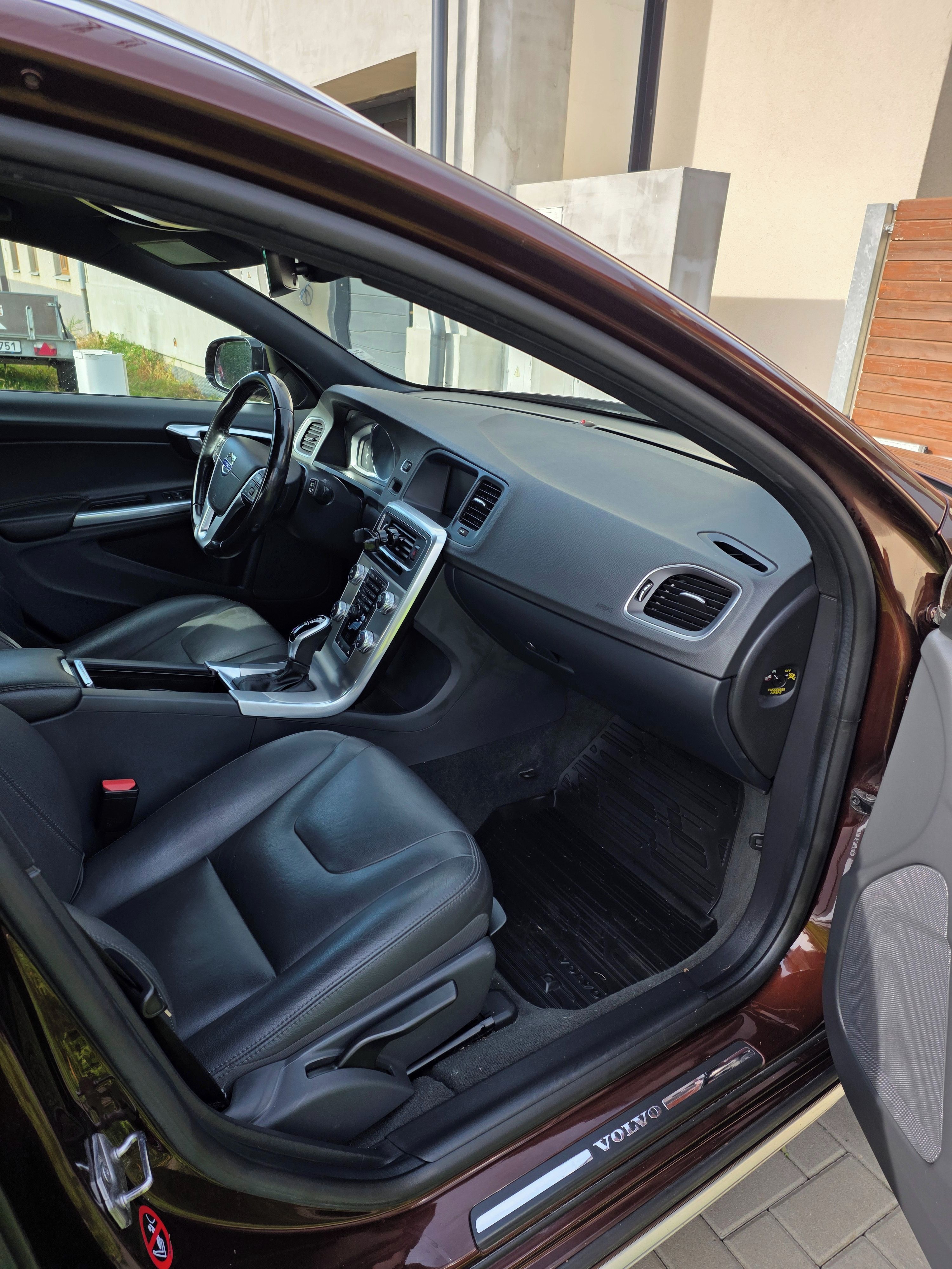 Volvo V60, Cross Country D4 AWD 2.4 140kW - fotka 5