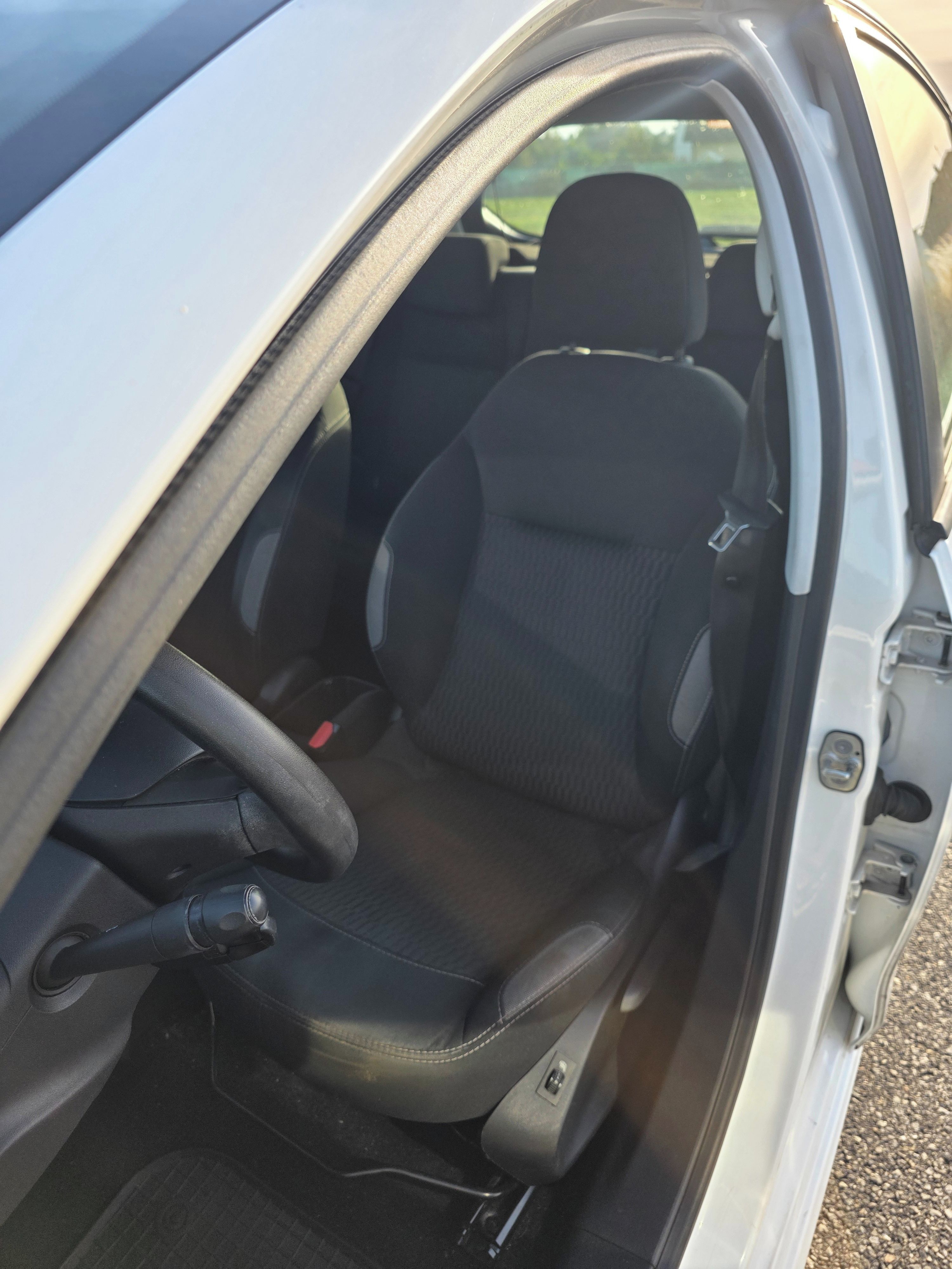 Peugeot 208, 1.6 HDI, servisní knížka - fotka 6