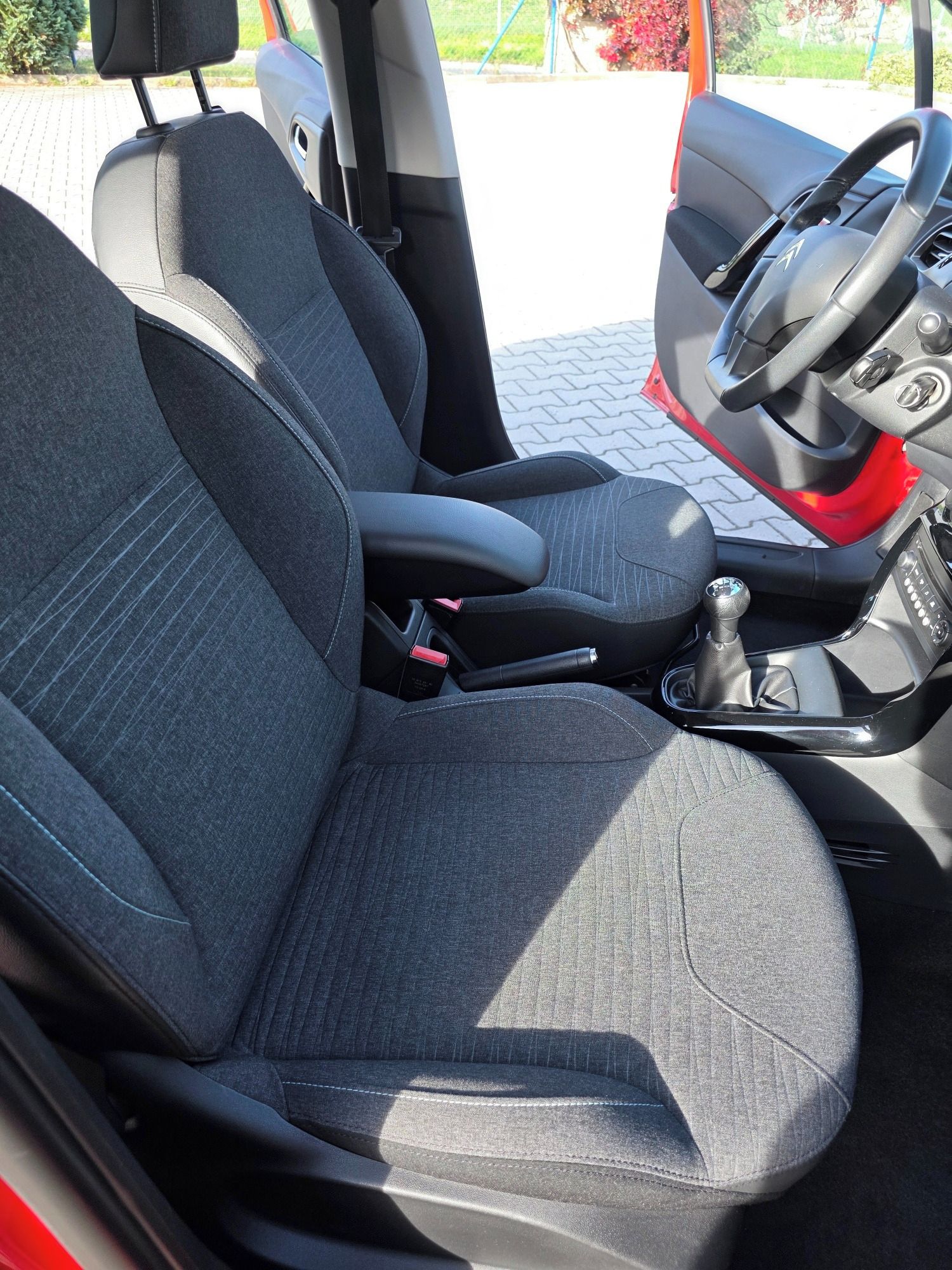Citroën C3, 1,2l, manual, 89 000km - fotka 6