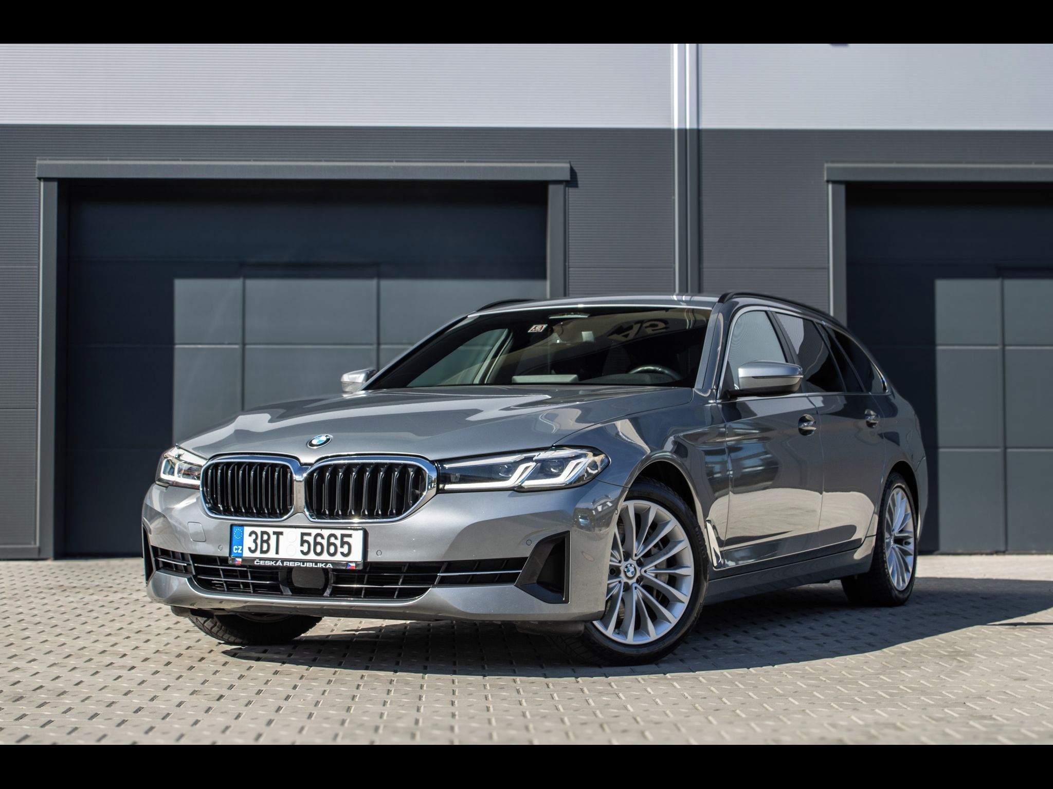 BMW Řada 5, 530d LCI 210kW, 48V