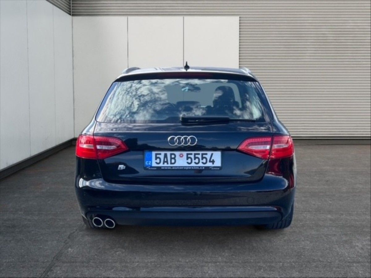 Audi A4, 2,0 TDI S line AP - fotka 5