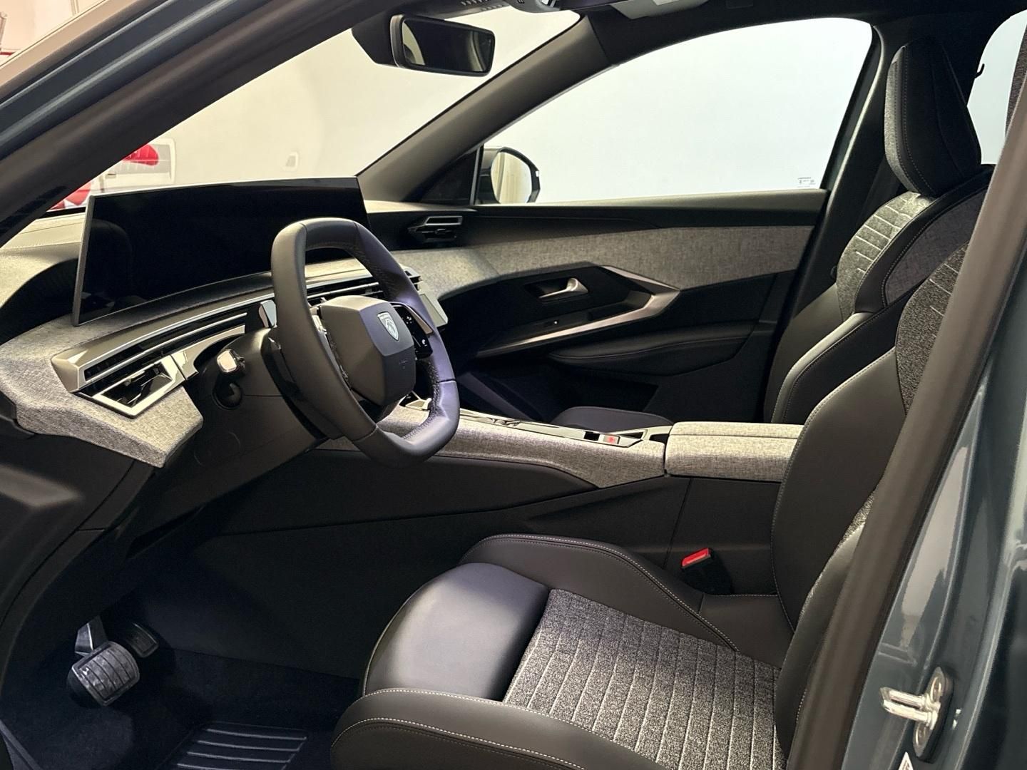 Peugeot 3008, Business Hybrid 145 e-DCS6 - fotka 6