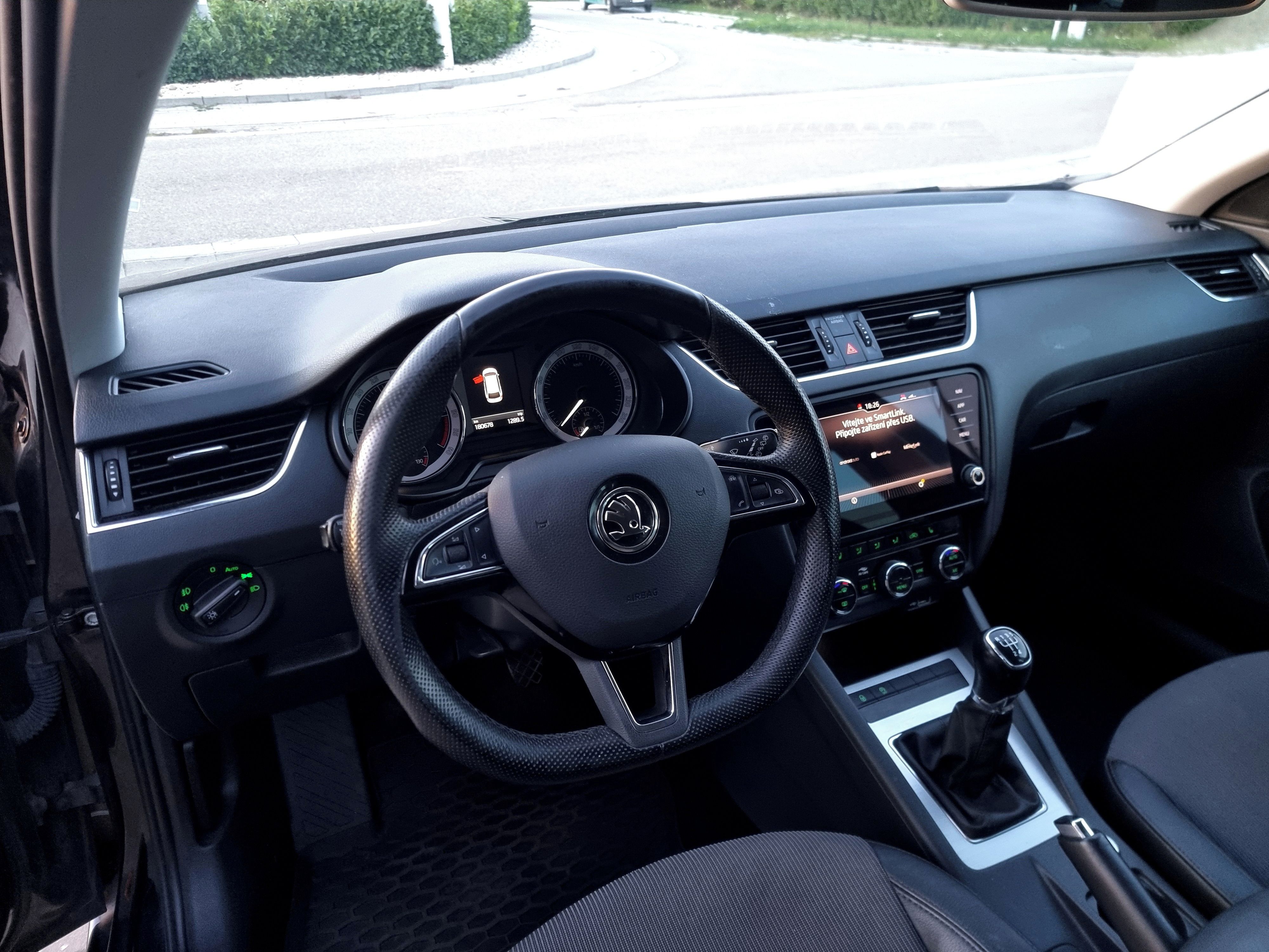 Škoda Octavia, 2018 | KŮŽE | 179tis NAJETO | - fotka 2