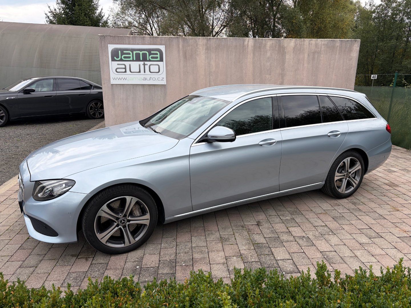 Mercedes-Benz Třídy E, E400 245kW 4MATIC TAŽNÉ NAVI - fotka 3