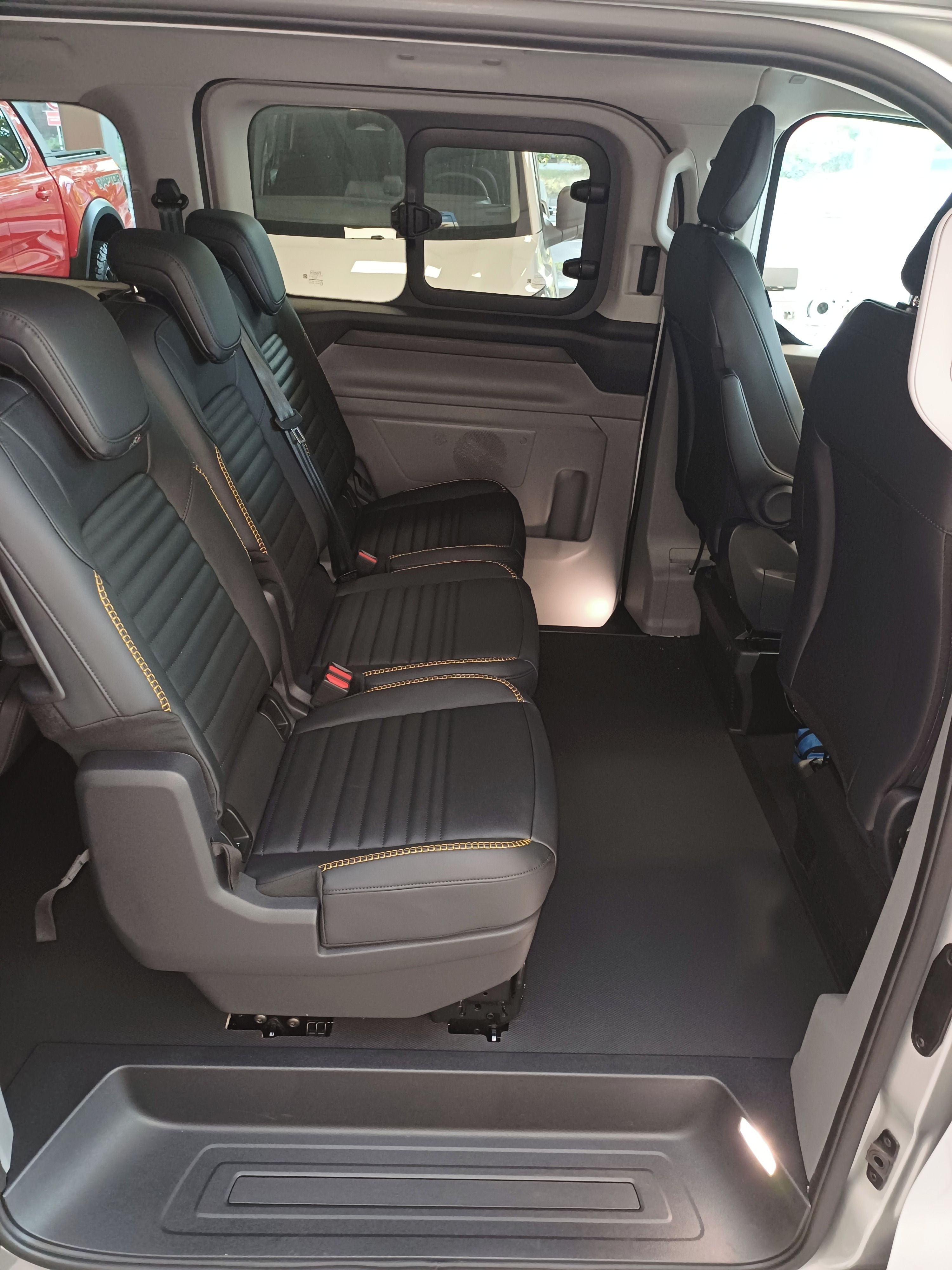 Ford Transit Custom, Trail 320 2,0EcoBlue 8aut. 4x4 - fotka 6