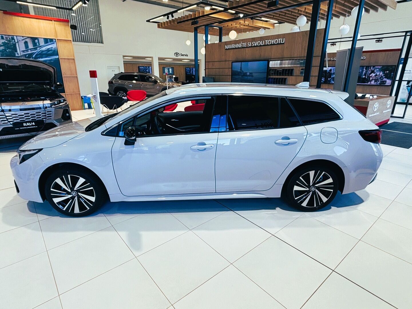 Toyota Corolla, 1,8 TS Style HEV - fotka 4