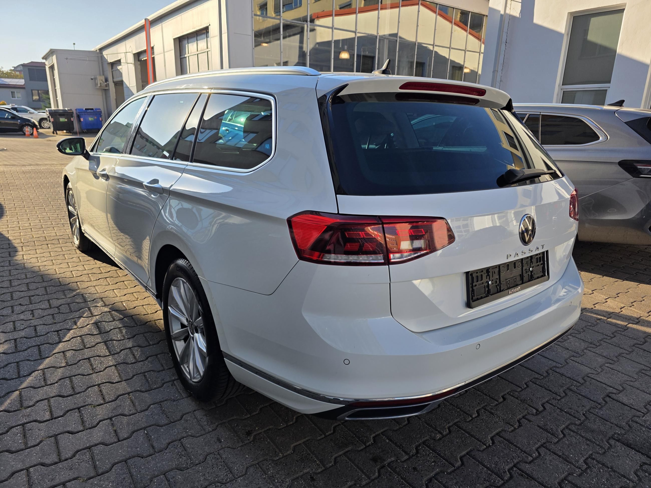 Volkswagen Passat Variant, Elegance 2.0 TDI 110kW DSG - fotka 4