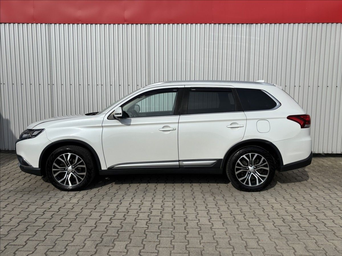 Mitsubishi Outlander, 2,3 D Instyle+ 7.míst - fotka 5