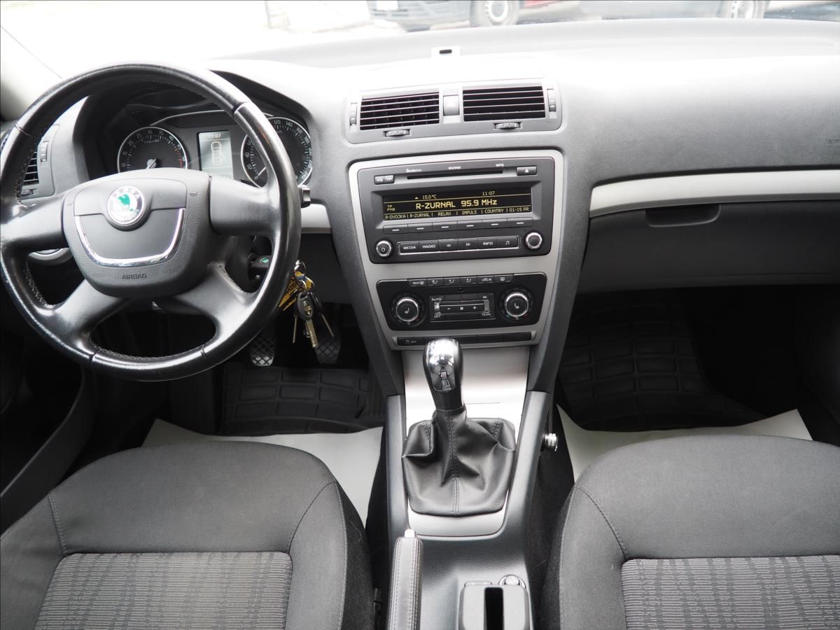 Škoda Octavia, 1,9 TDI  Elegance - fotka 6
