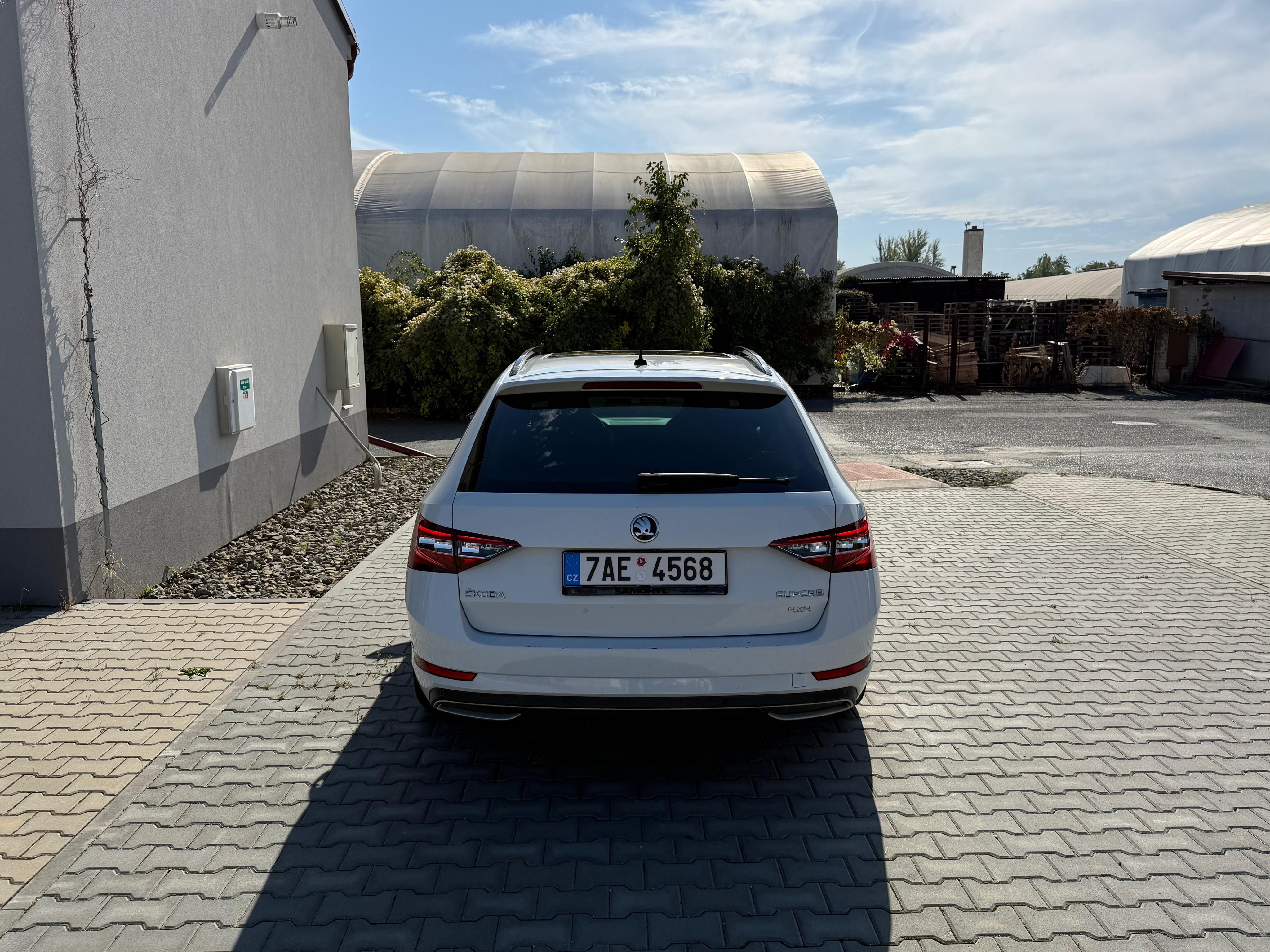 Škoda Superb, Sportline 2.0TDI 140kw 2maj ČR - fotka 5